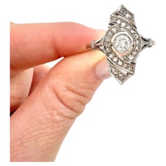 Anello antico in oro 18ct e platino edoardiano con diamante Upfinger a forma di otto