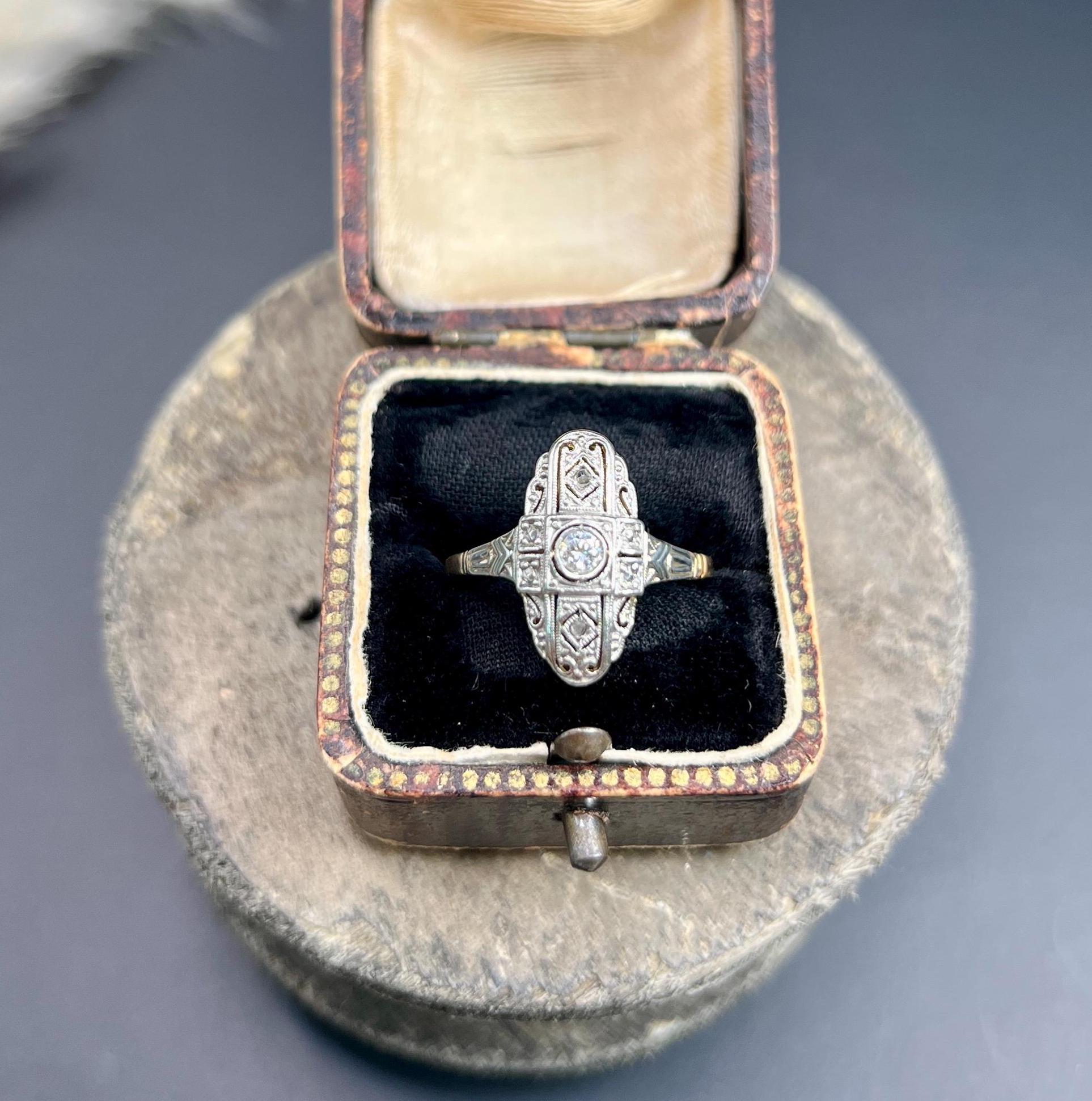 Antique 18ct Gold & Platinum, Edwardian Diamond Upfinger Oval Shaped Ring For Sale 5