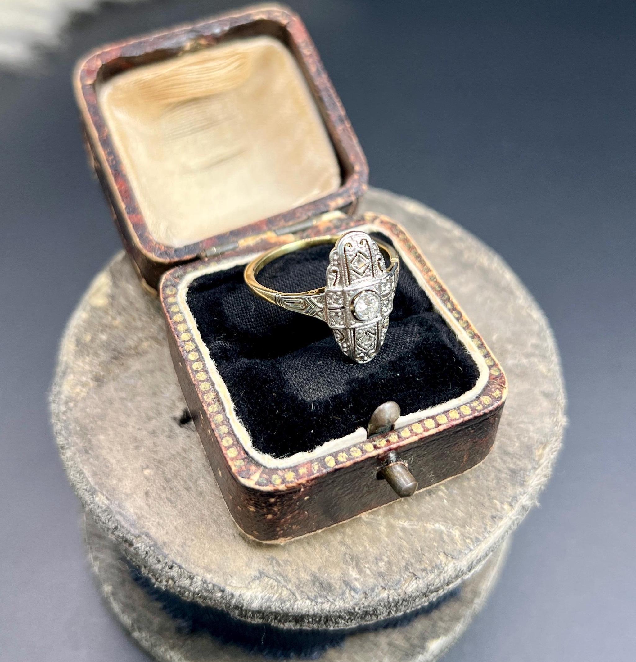 Antique 18ct Gold & Platinum, Edwardian Diamond Upfinger Oval Shaped Ring In Good Condition For Sale In Brighton, GB