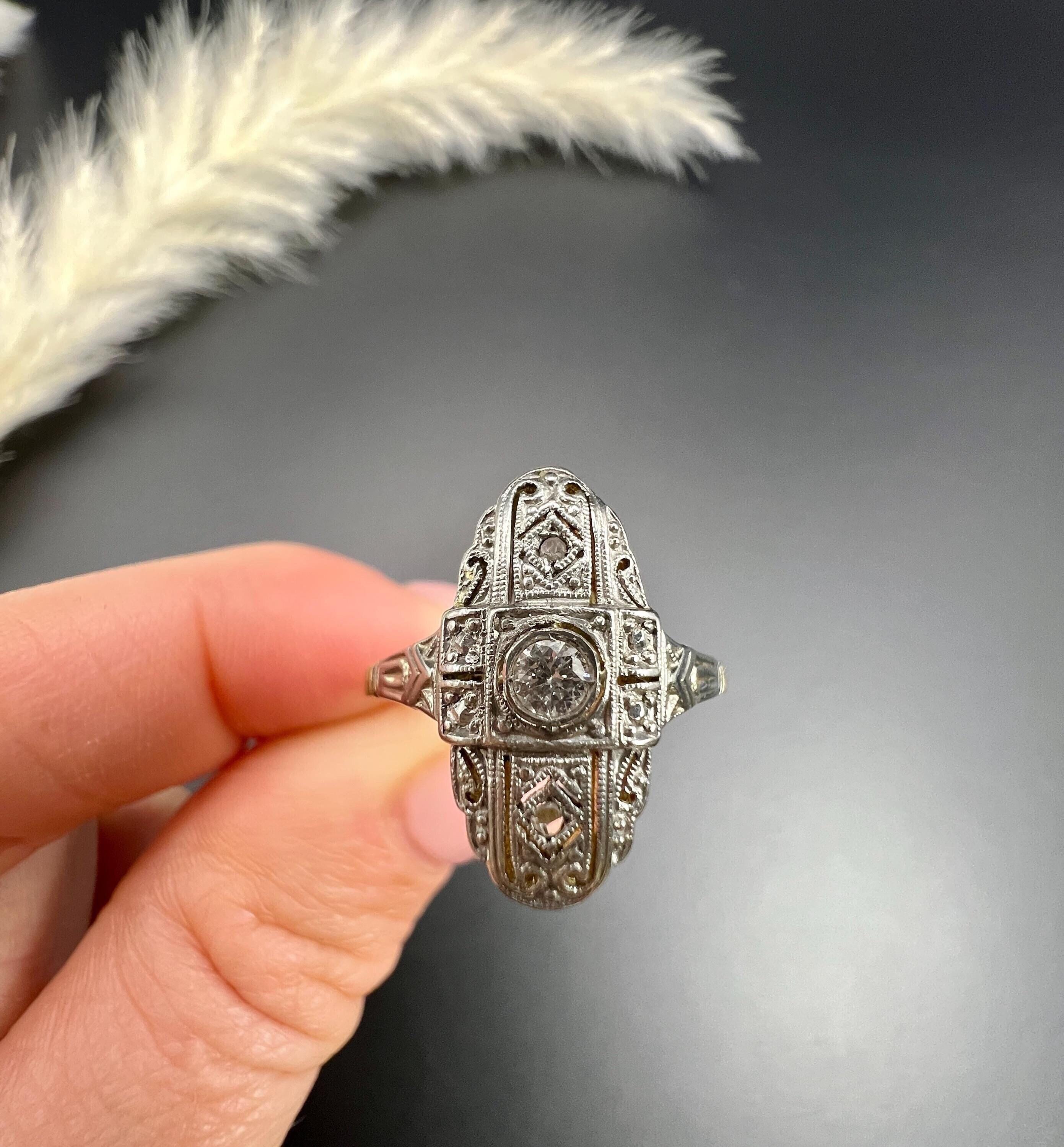 Antique 18ct Gold & Platinum, Edwardian Diamond Upfinger Oval Shaped Ring For Sale 3