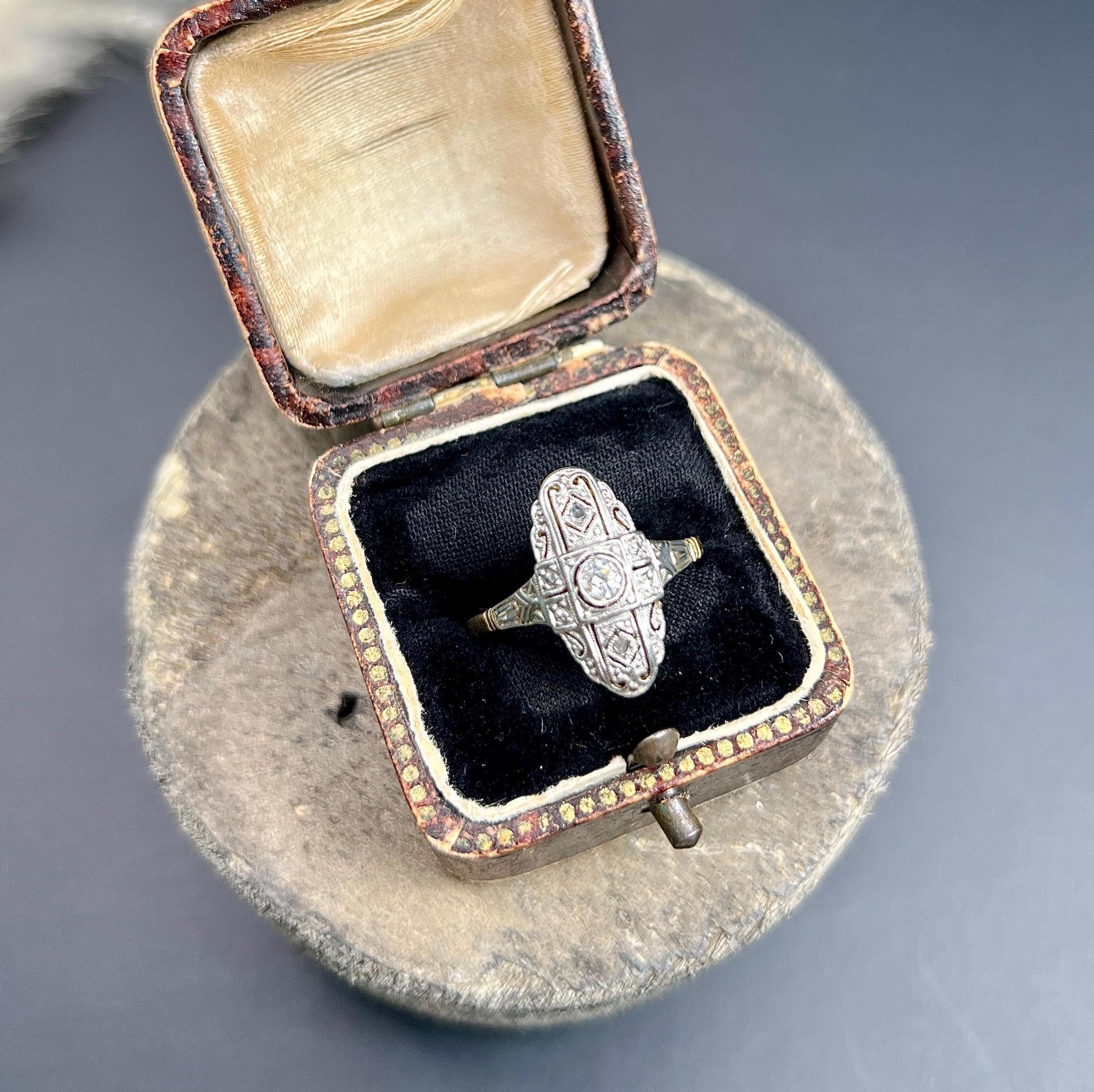 Antique 18ct Gold & Platinum, Edwardian Diamond Upfinger Oval Shaped Ring For Sale 4