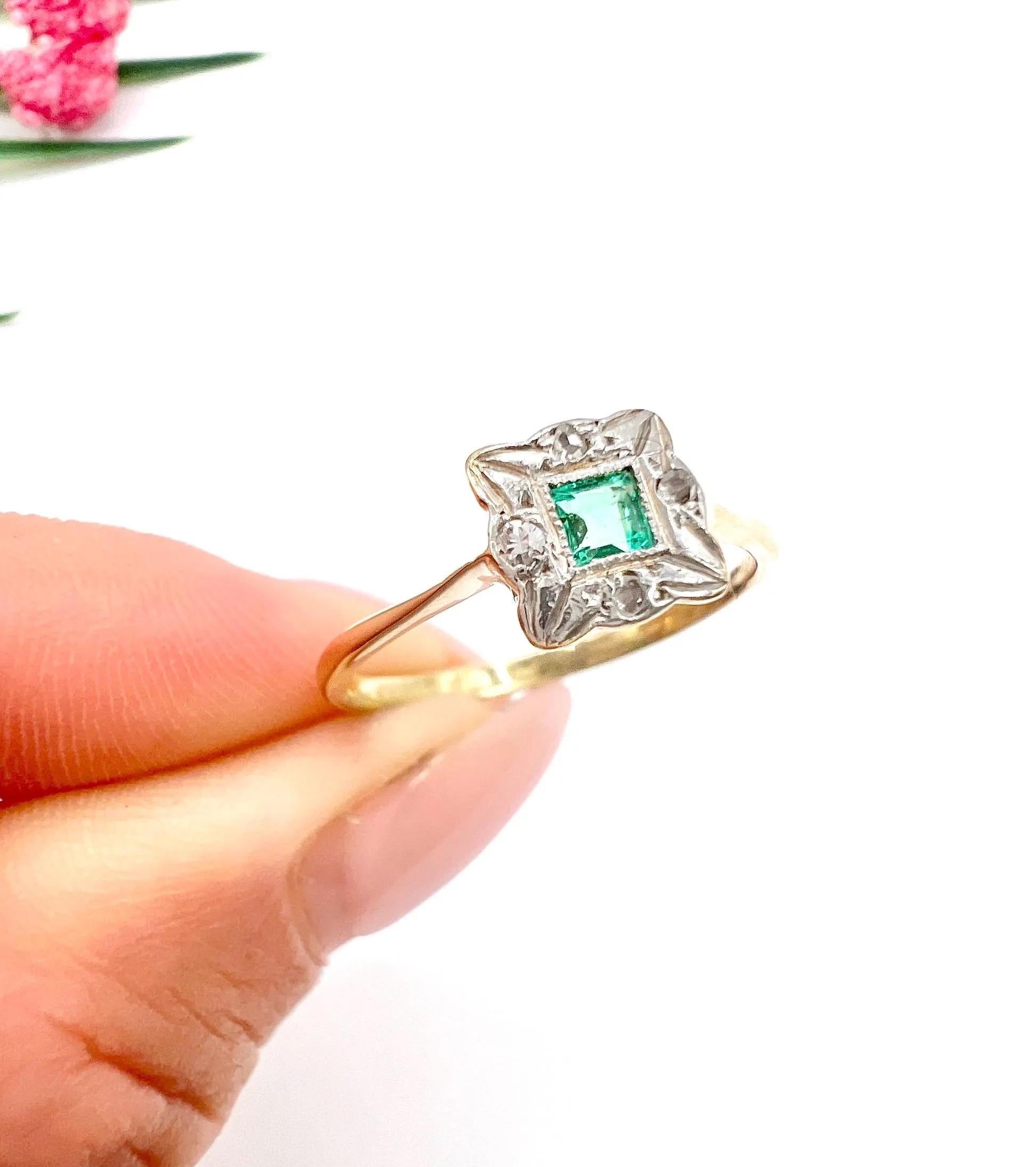 Antiker 18ct Gold & Platin, Edwardianischer Smaragd und Diamant Ring im Angebot 3