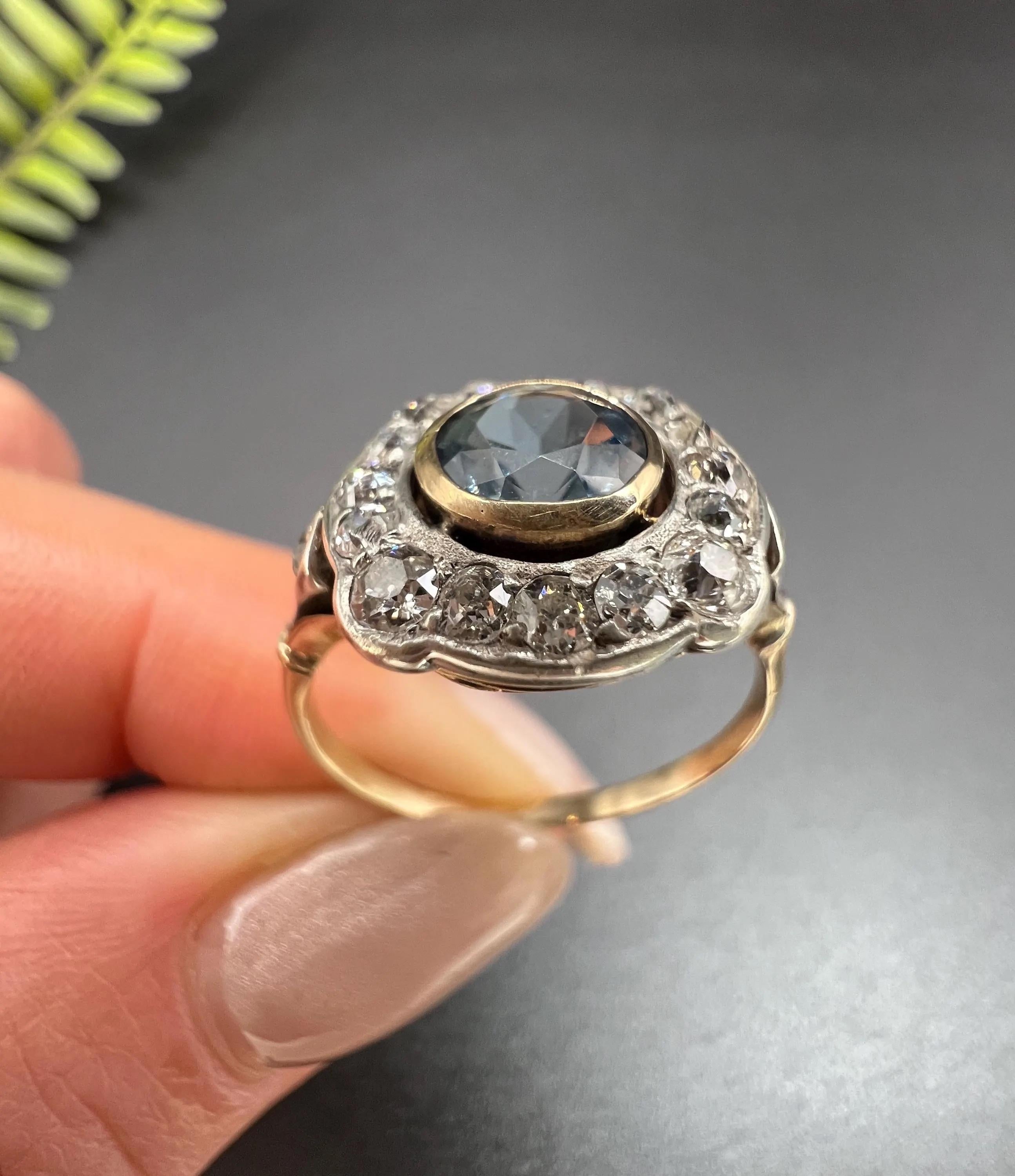 Antique 18ct Gold & Platinum, Edwardian era Aquamarine and Diamond Cluster Ring In Good Condition For Sale In Brighton, GB