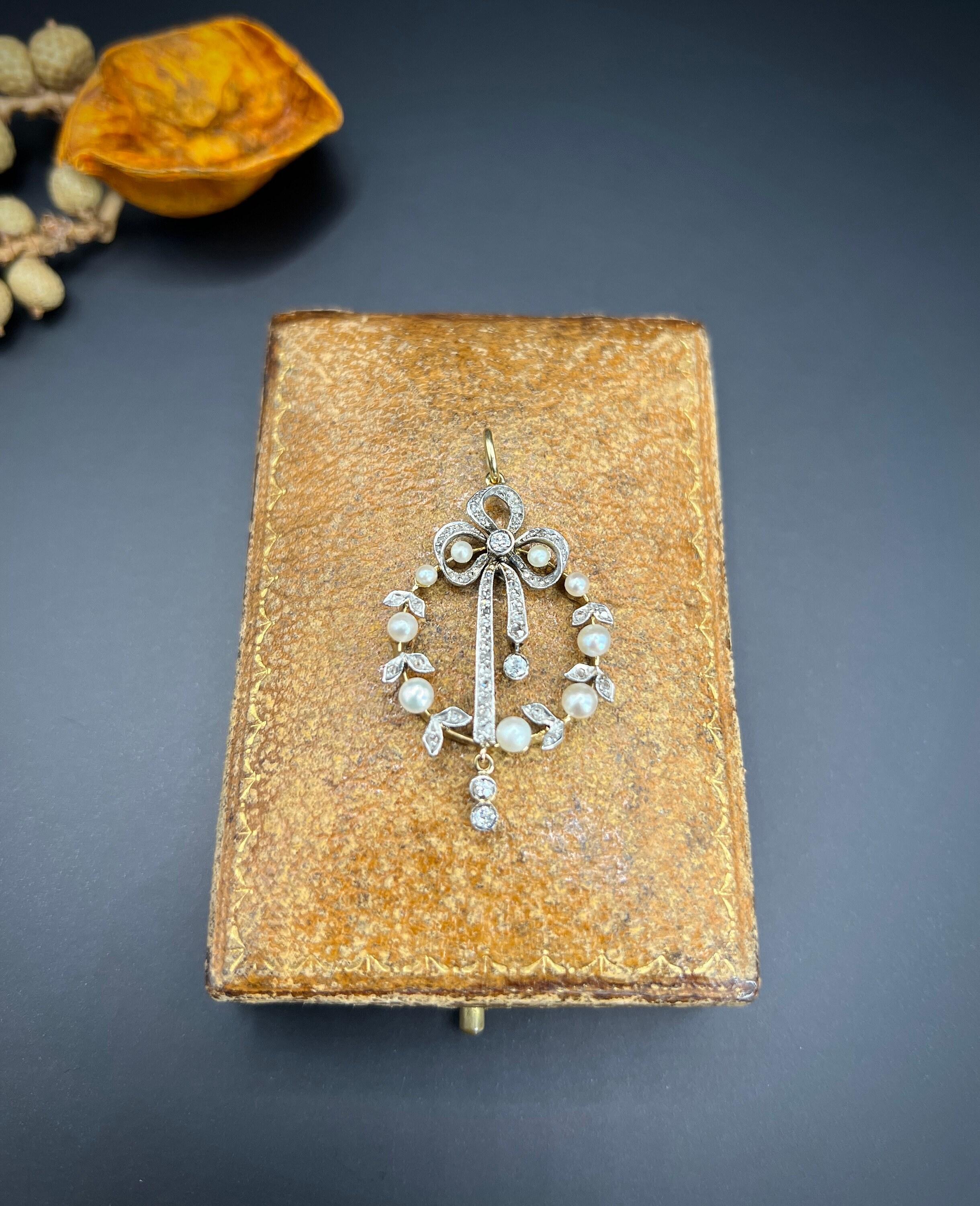 Women's or Men's Antique 18ct Gold & Platinum, Edwardian era Diamond and Pearl Bow Pendant For Sale