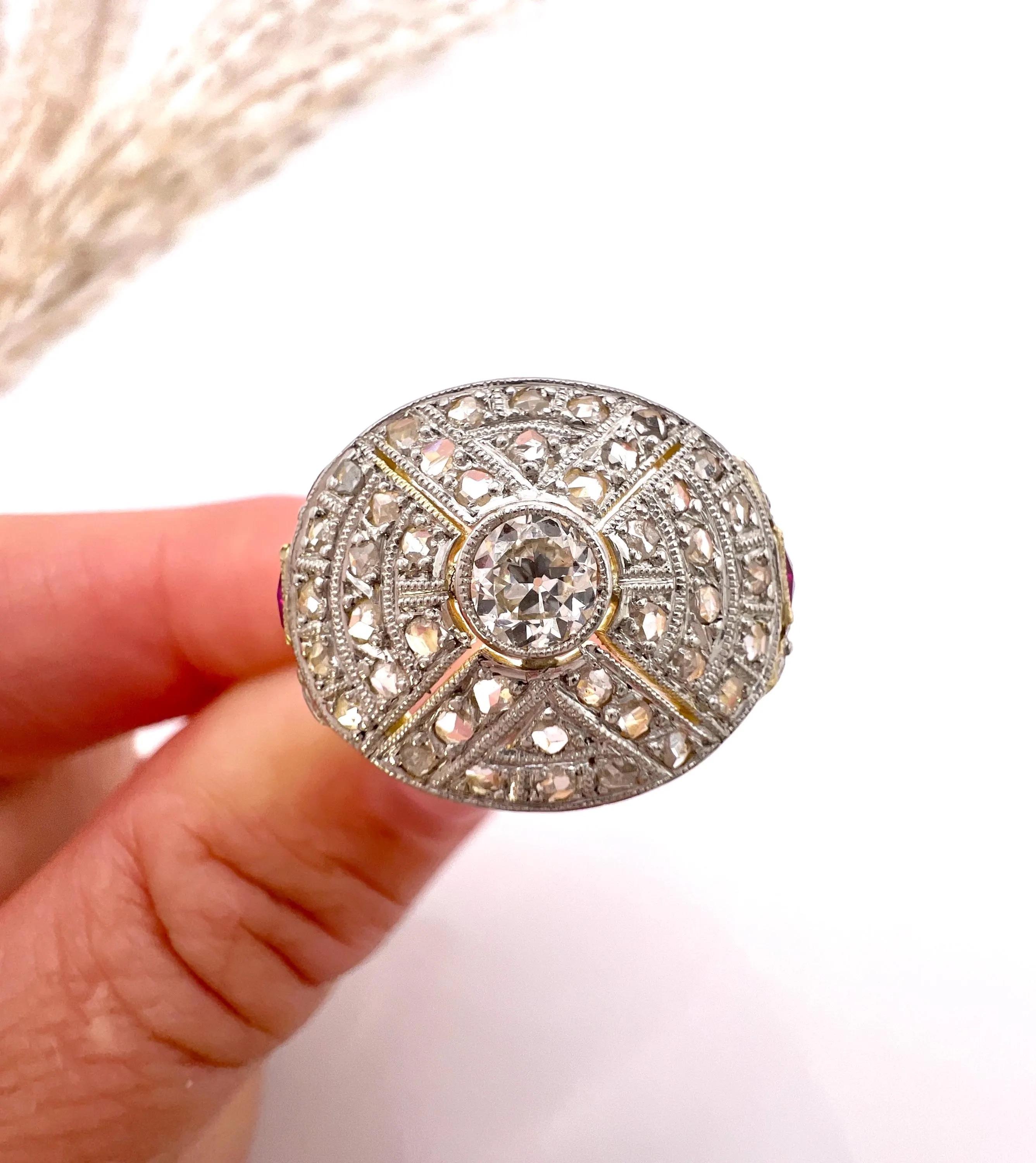 Édouardien Bague ancienne en or 18ct et platine, bombe de diamants et de rubis de l'époque édouardienne en vente