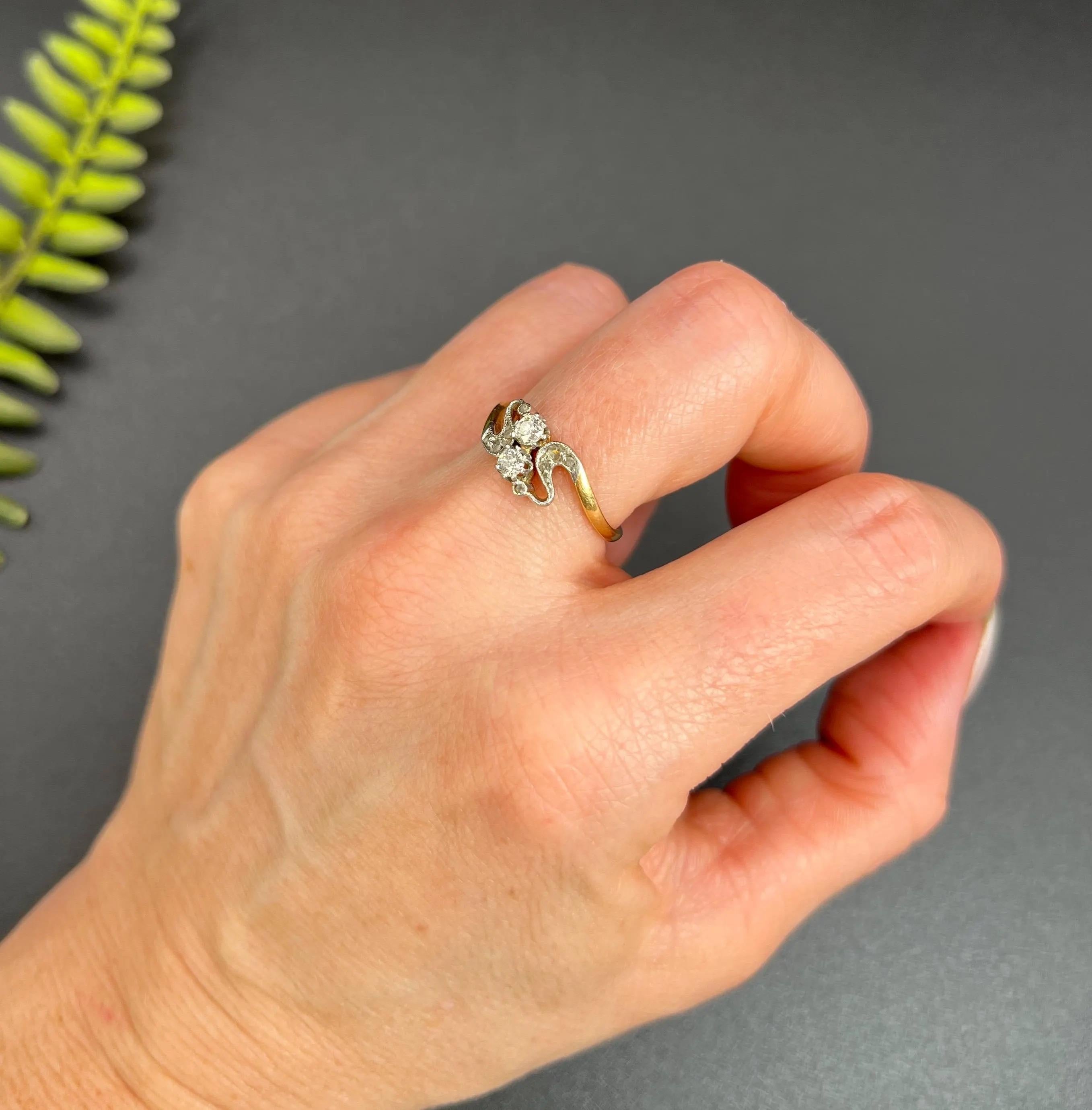 Antique 18ct Gold & Platinum Edwardian era Diamond Belle Époque, Moi et Toi Ring In Good Condition In Brighton, GB