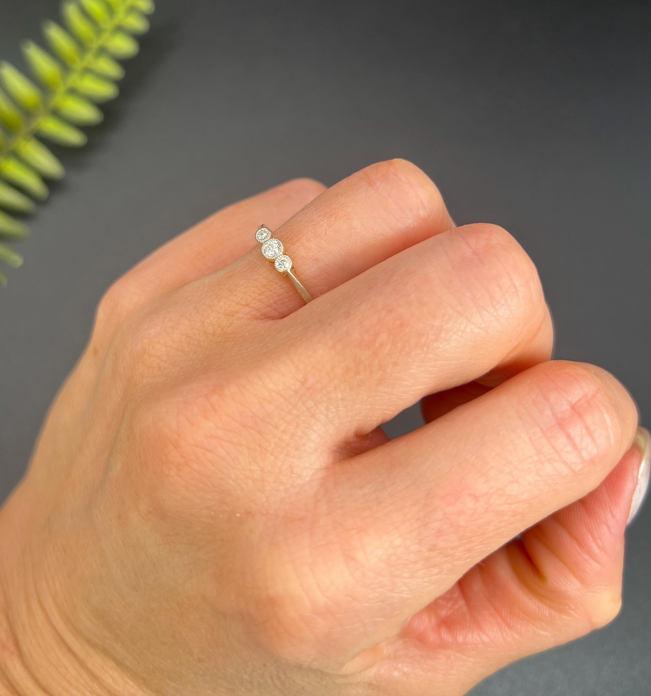 Antique 18ct Gold & Platinum, Edwardian era Diamond Three Stone Ring For Sale 1