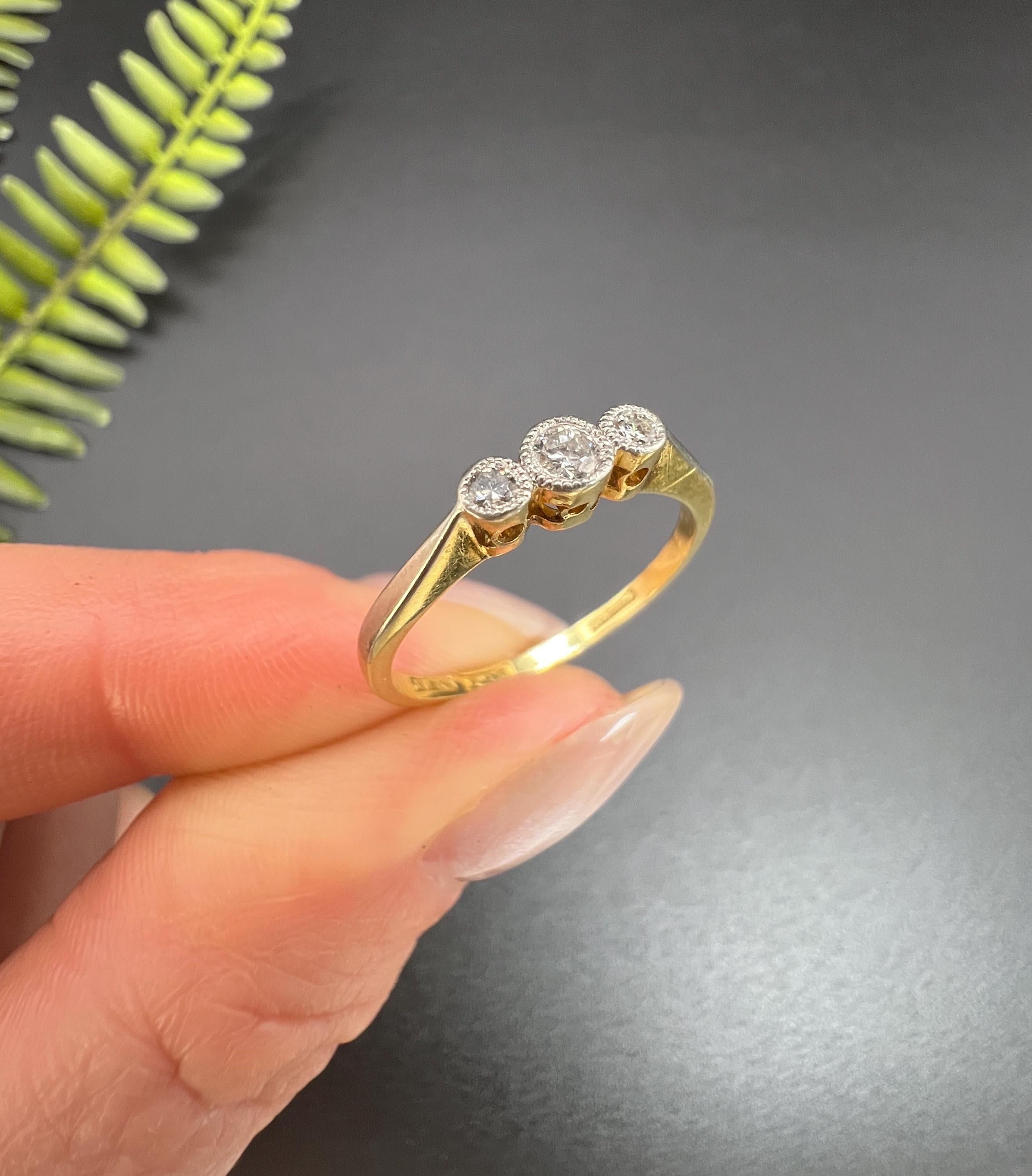 Antique 18ct Gold & Platinum, Edwardian era Diamond Three Stone Ring For Sale 2