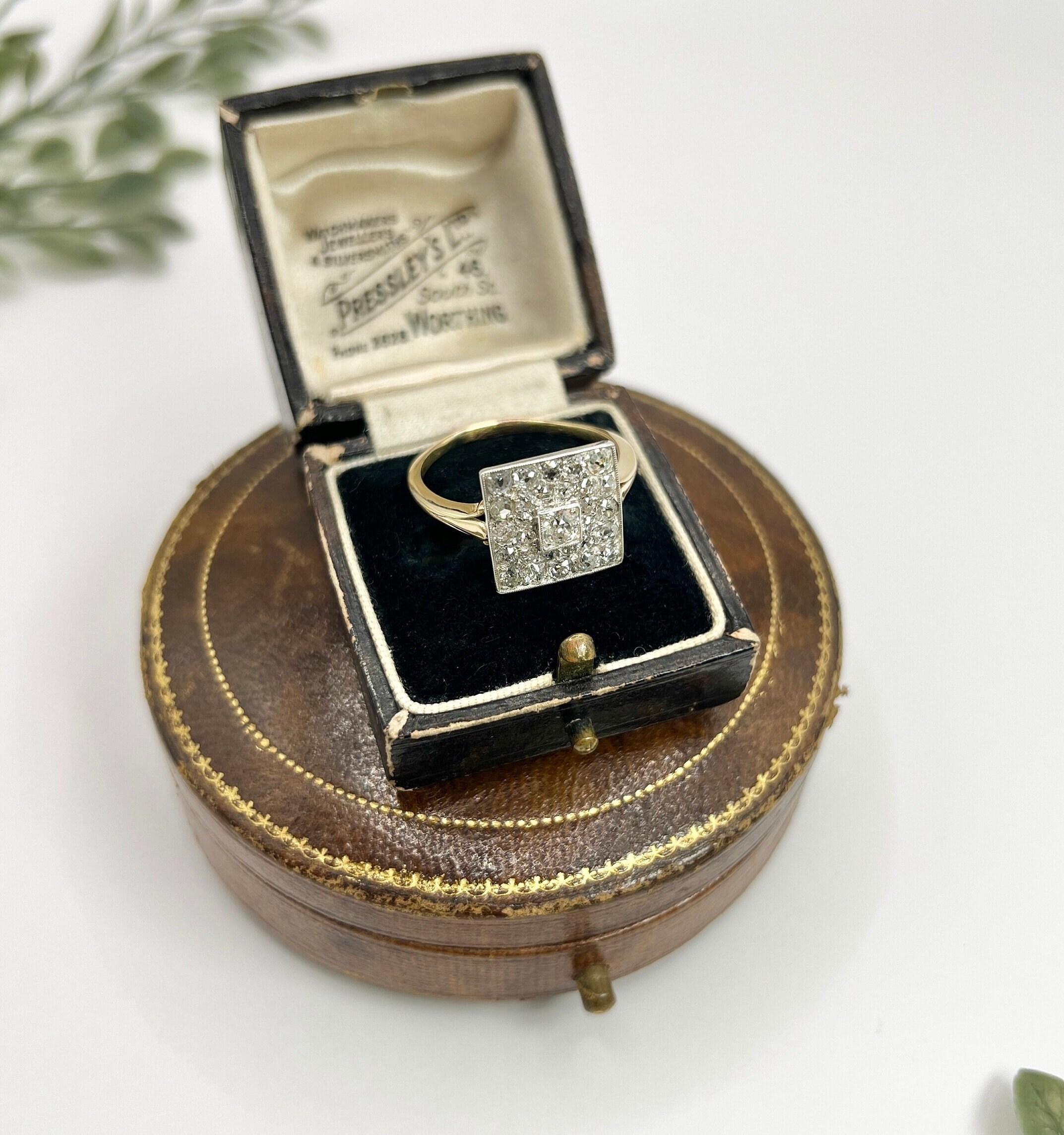 Antique 18ct Gold & Platinum, Edwardian era Square Shaped Diamond Ring In Good Condition For Sale In Brighton, GB