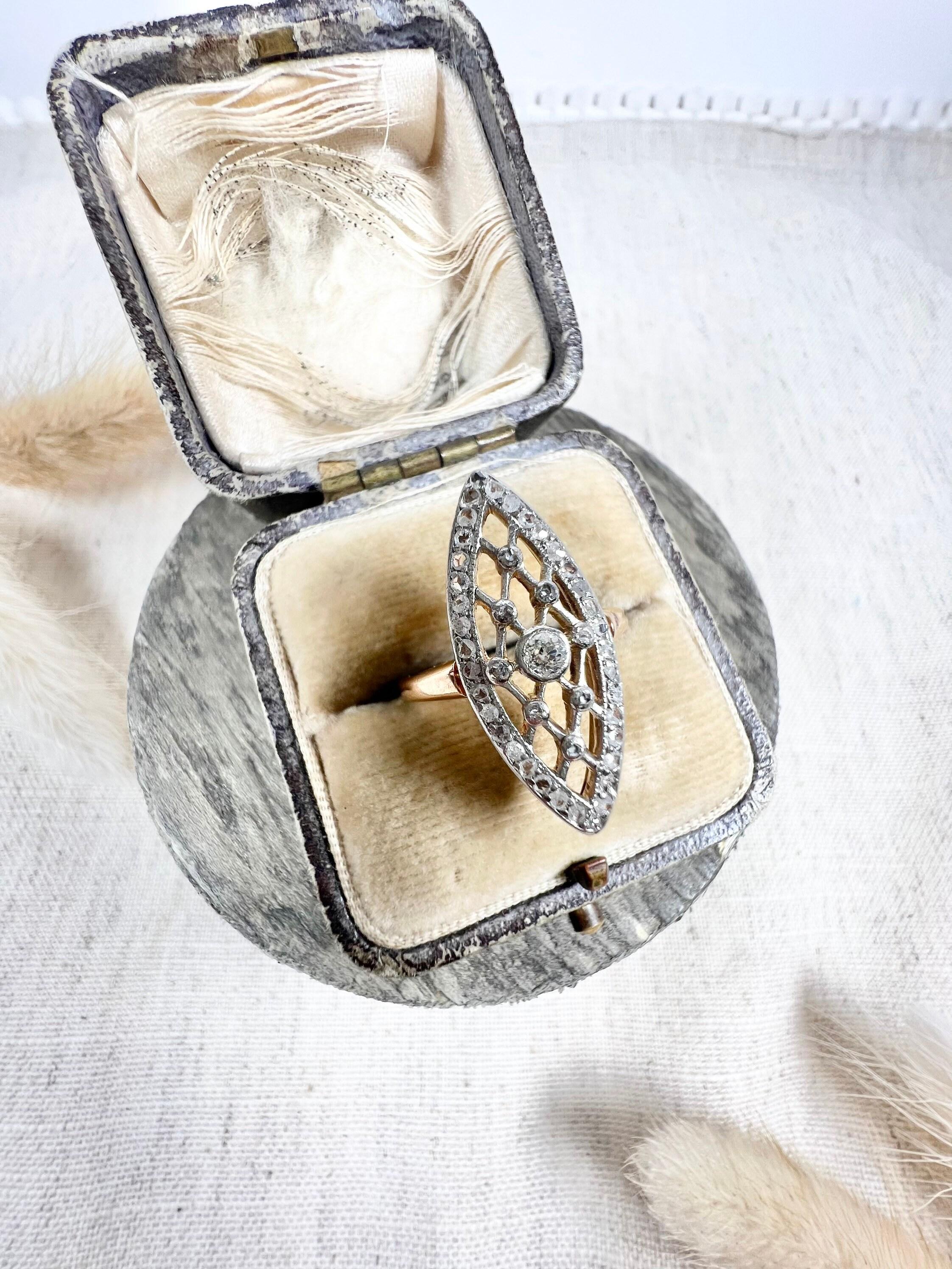 Antique 18ct Gold & Platinum Edwardian Lattice Diamond Marquise Ring In Good Condition For Sale In Brighton, GB