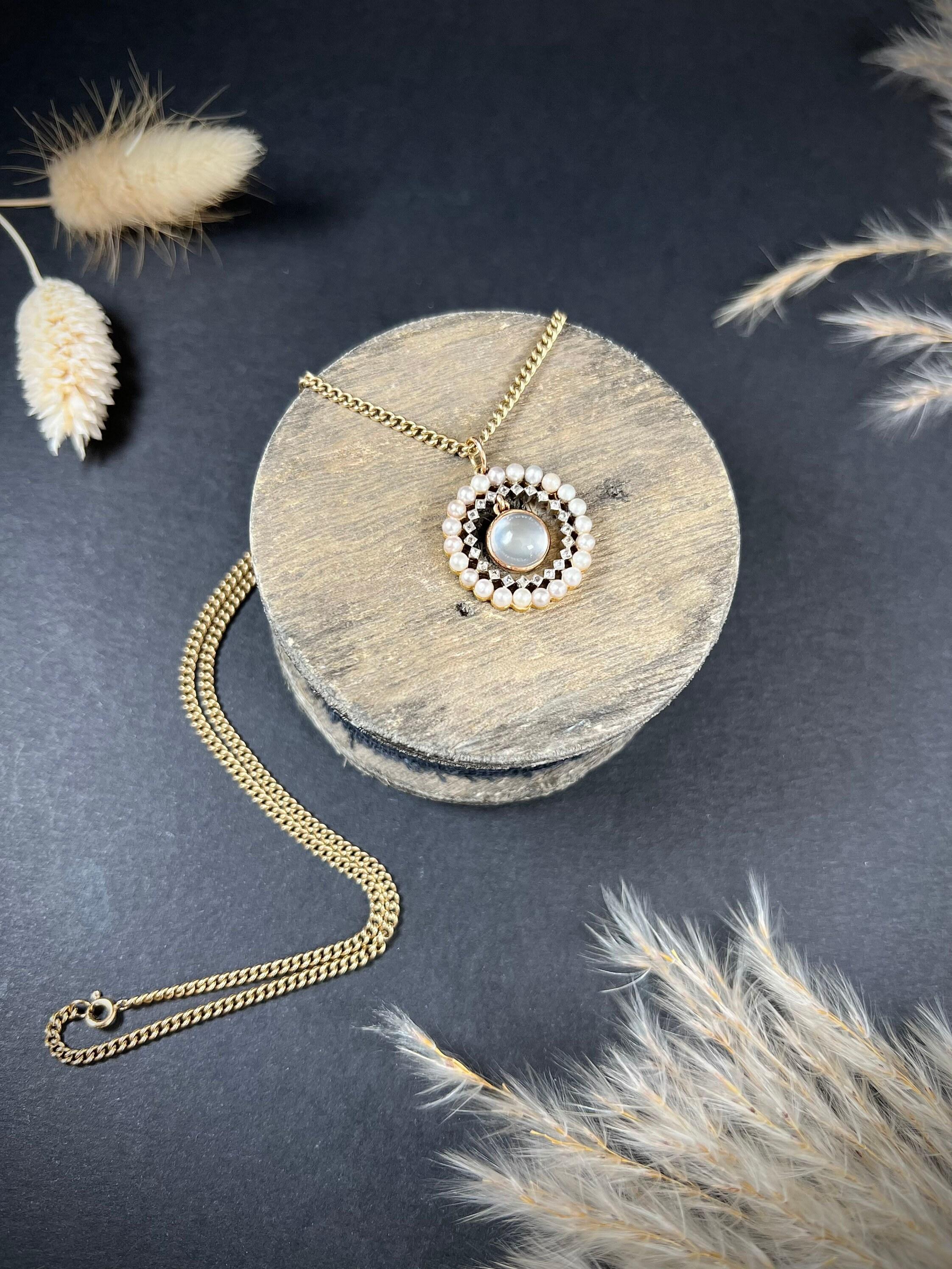 Pendentif édouardien ancien en or 18 carats et platine, avec pierre de lune édouardienne, diamant, perle et halo en vente 4