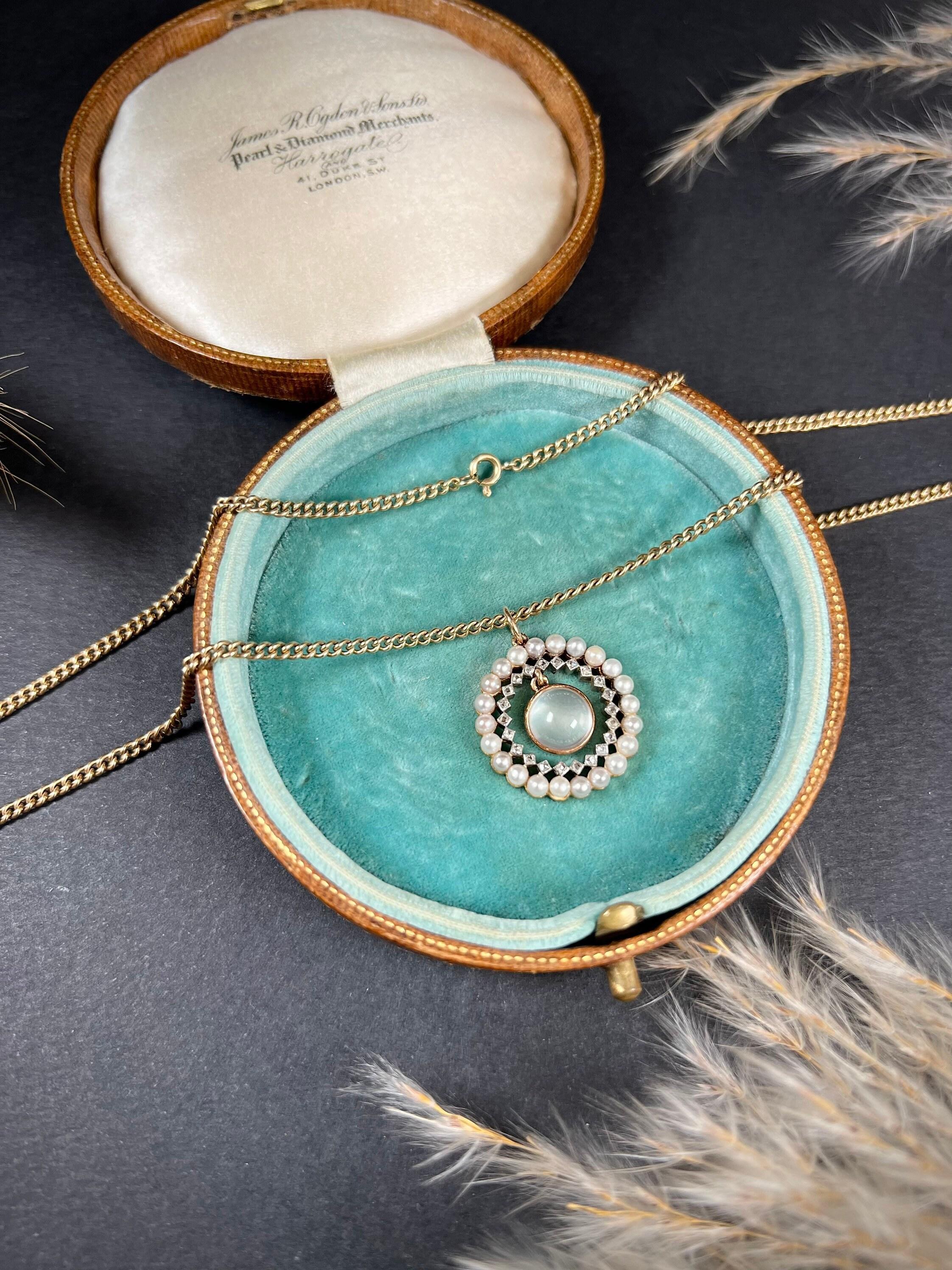 Pendentif édouardien ancien en or 18 carats et platine, avec pierre de lune édouardienne, diamant, perle et halo en vente 5