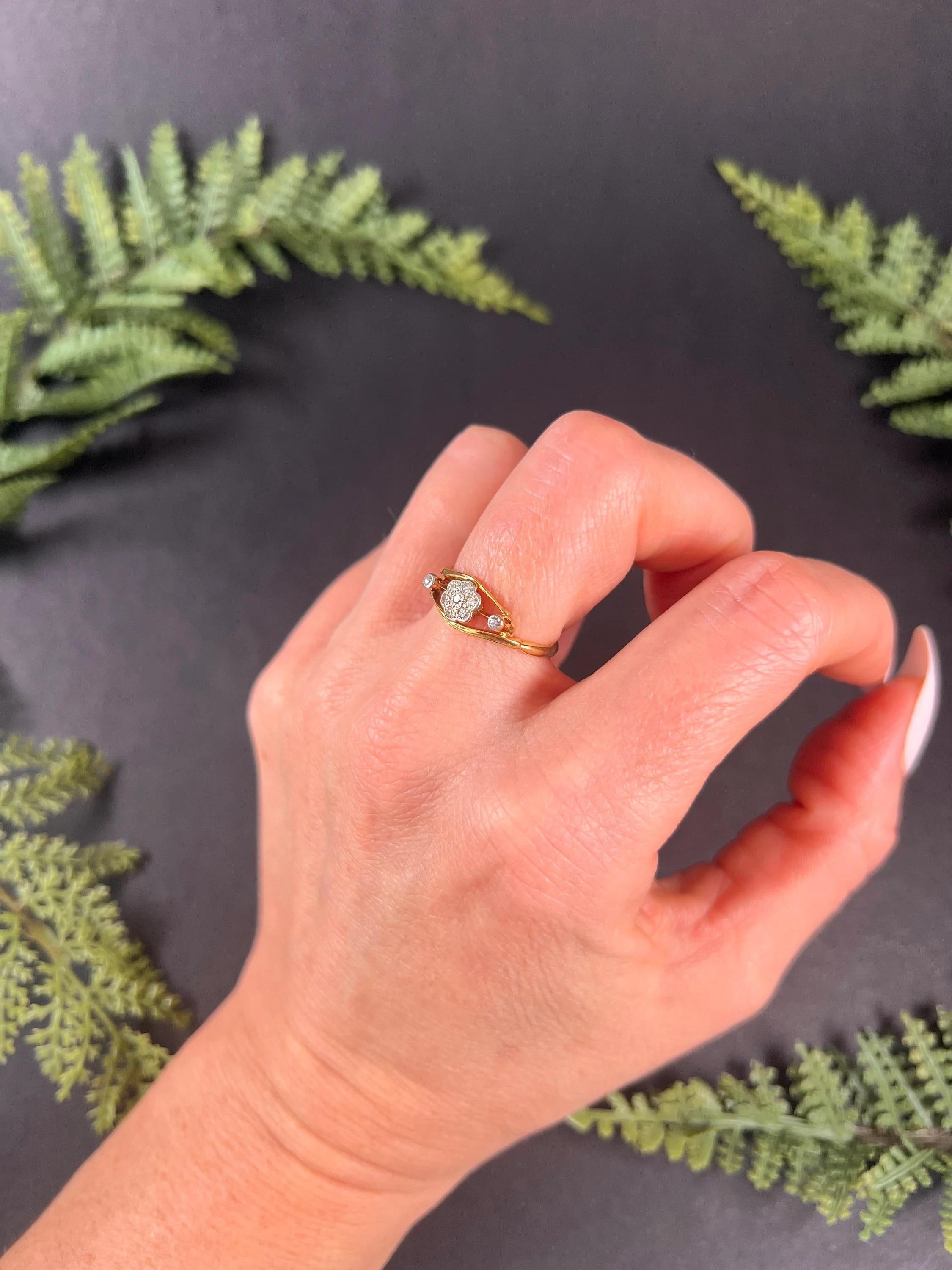 Antique 18ct Gold & Platinum Edwardian Old Cut Diamond Daisy Crossover Ring For Sale 2