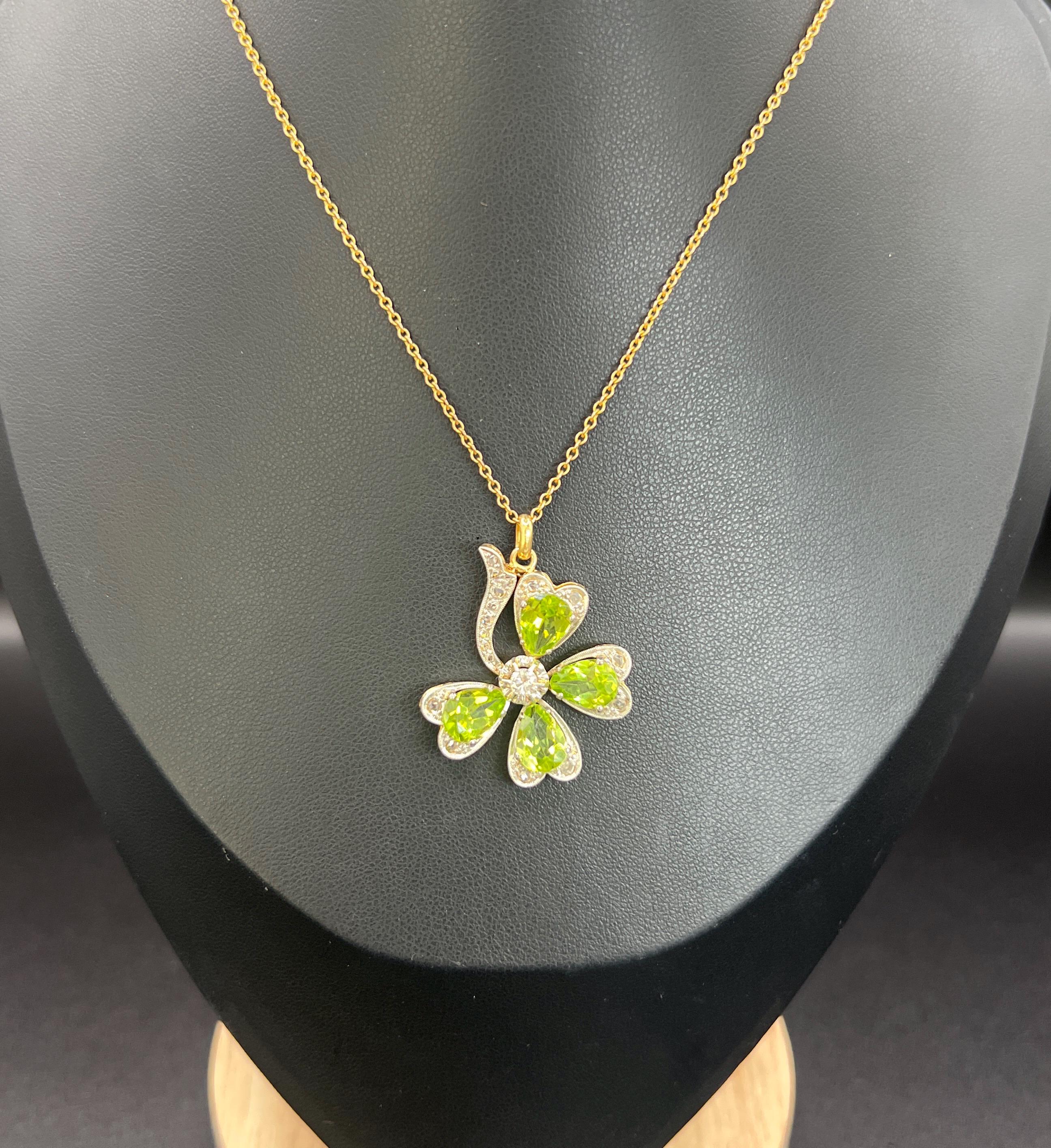 Antiguo Colgante Eduardiano de Oro de 18 ct y Platino de Trébol de 4 Hojas de Peridoto y Diamantes en venta 7