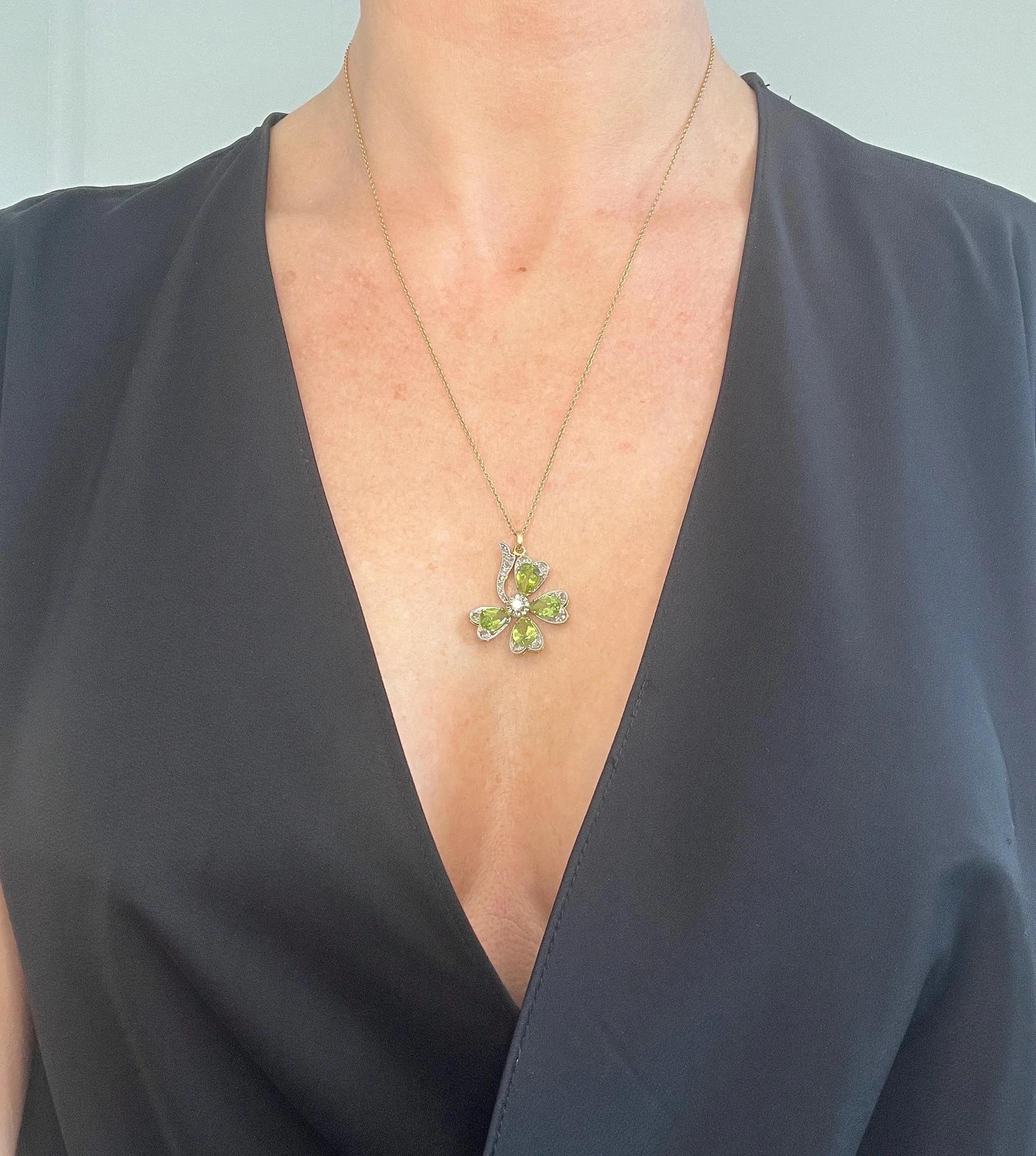 Colgante Trébol Antiguo de 4 Hojas 

Oro y platino de 18 ct

Alrededor de 1910

*LA CADENA SE VENDE POR SEPARADO.

Este exquisito colgante antiguo de trébol de cuatro hojas de oro de 18 ct y platino procede de la época eduardiana y muestra la