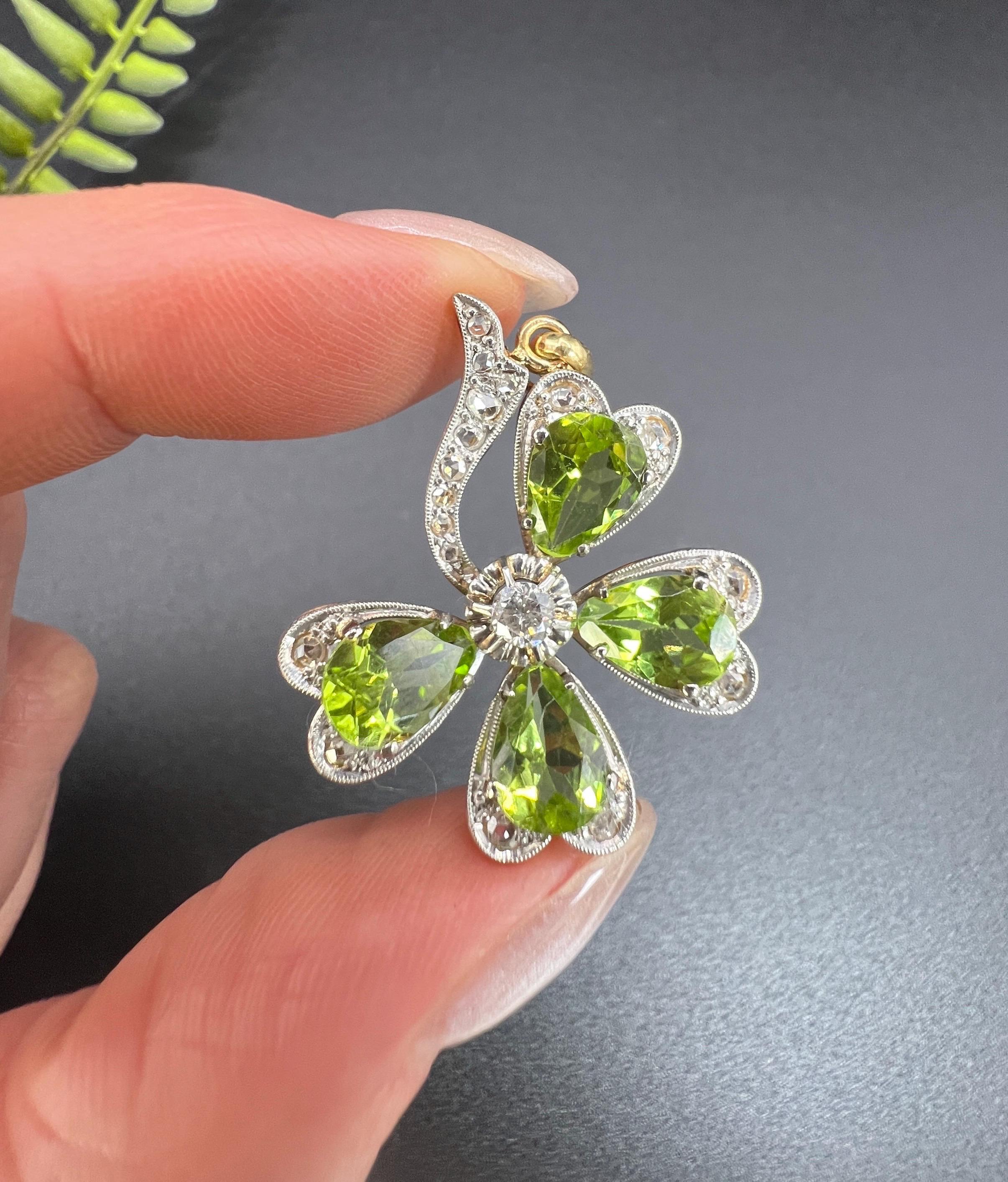 Antiguo Colgante Eduardiano de Oro de 18 ct y Platino de Trébol de 4 Hojas de Peridoto y Diamantes en venta 4