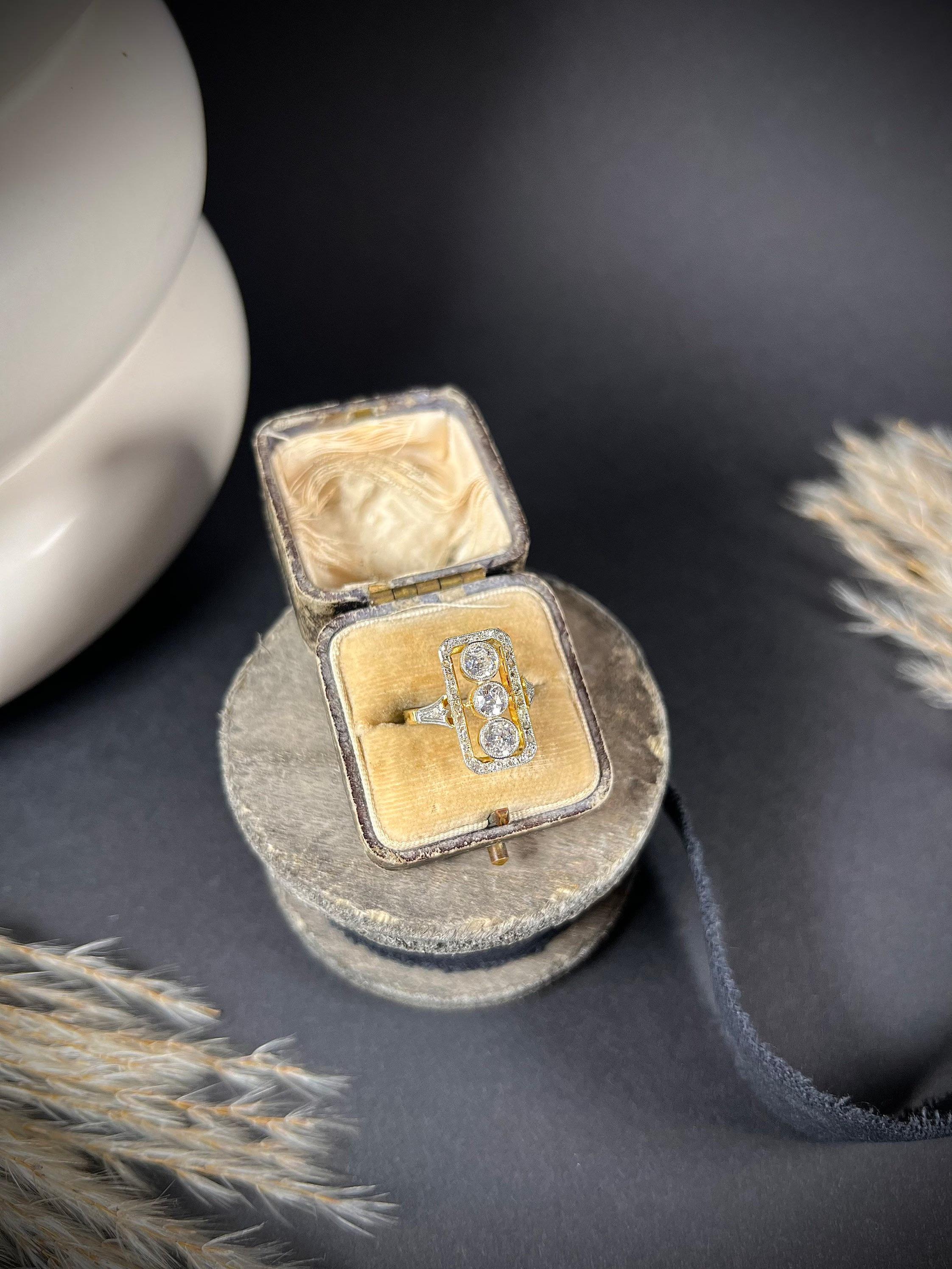 Antique 18ct Gold & Platinum Edwardian Rectangular Diamond Ring In Good Condition For Sale In Brighton, GB