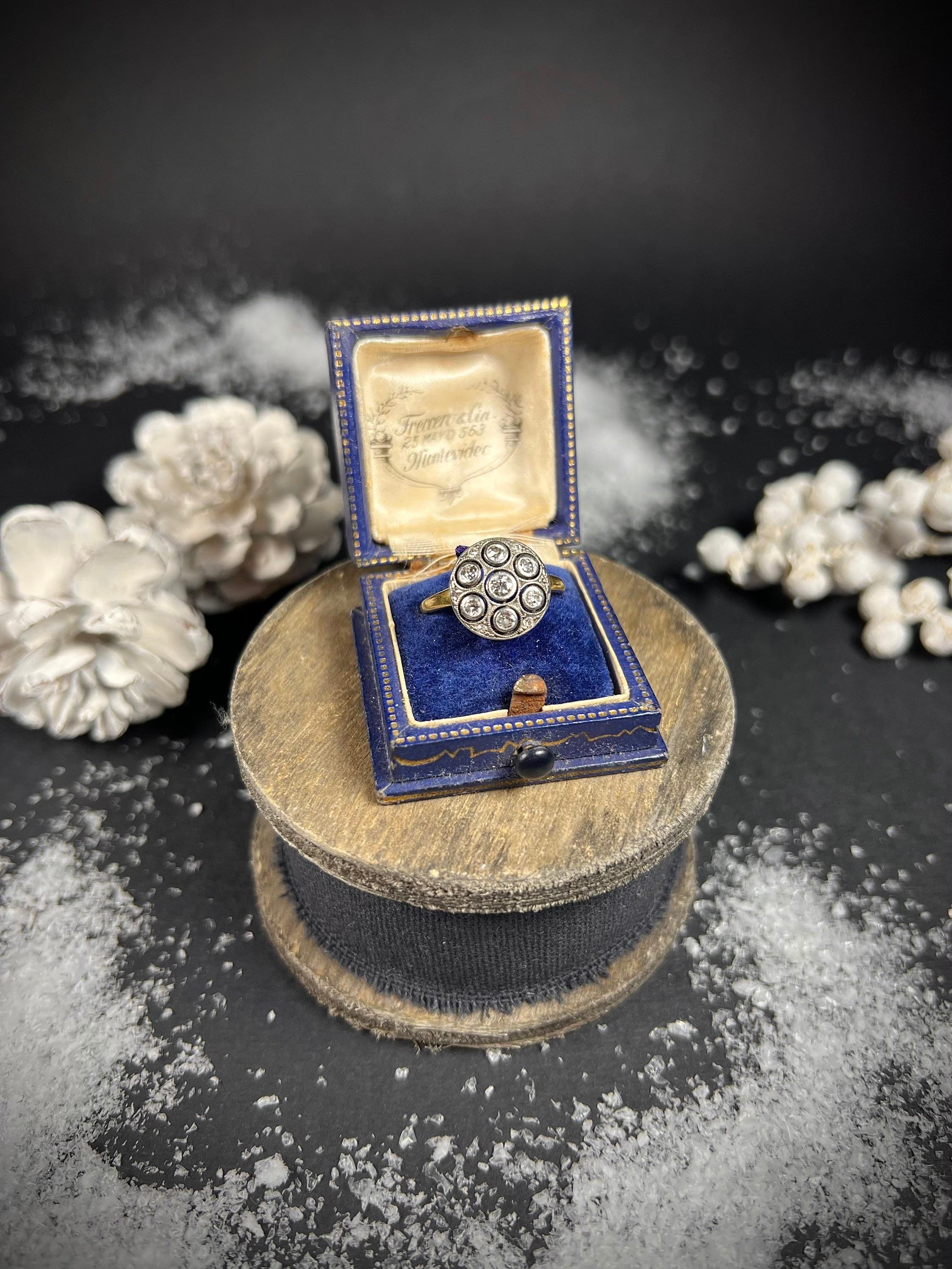 Round Cut Antique 18ct Gold & Platinum Edwardian Round Diamond Cluster Ring For Sale