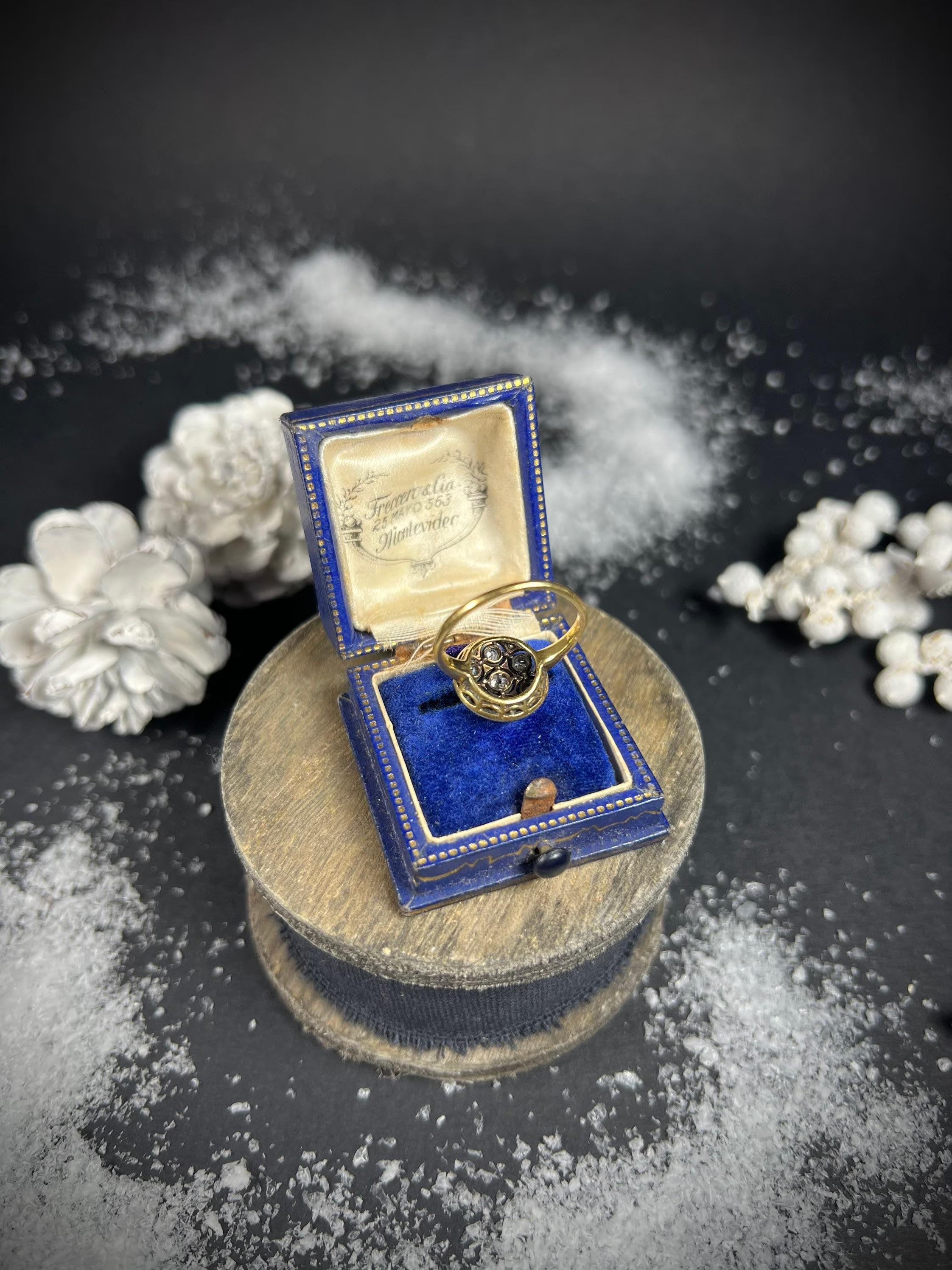 Bague édouardienne ancienne en or 18 carats et platine avec grappe de diamants ronds en vente 3