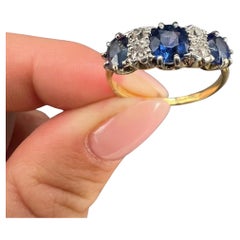 Bague ancienne en or 18ct et platine, saphir édouardien et diamant à sept pierres