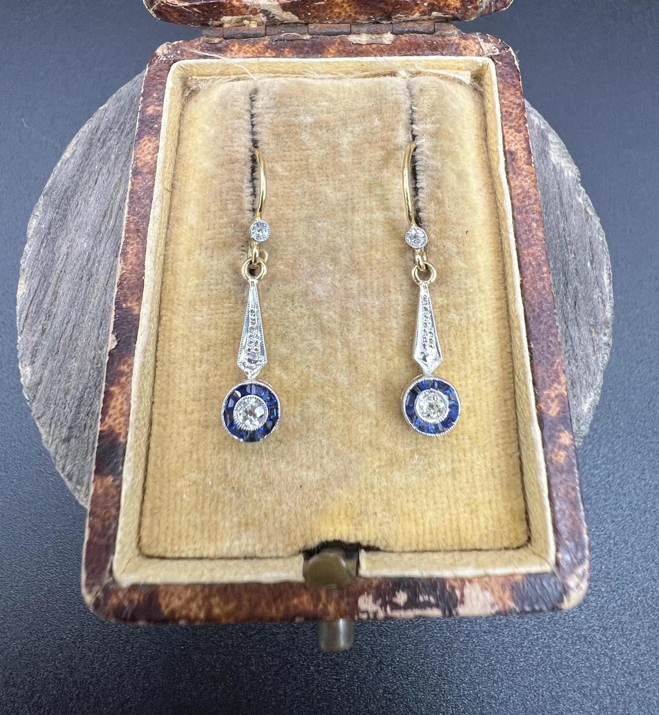 Orecchini antichi in oro 18ct e platino di epoca edoardiana con zaffiro e diamante In condizioni buone in vendita a Brighton, GB