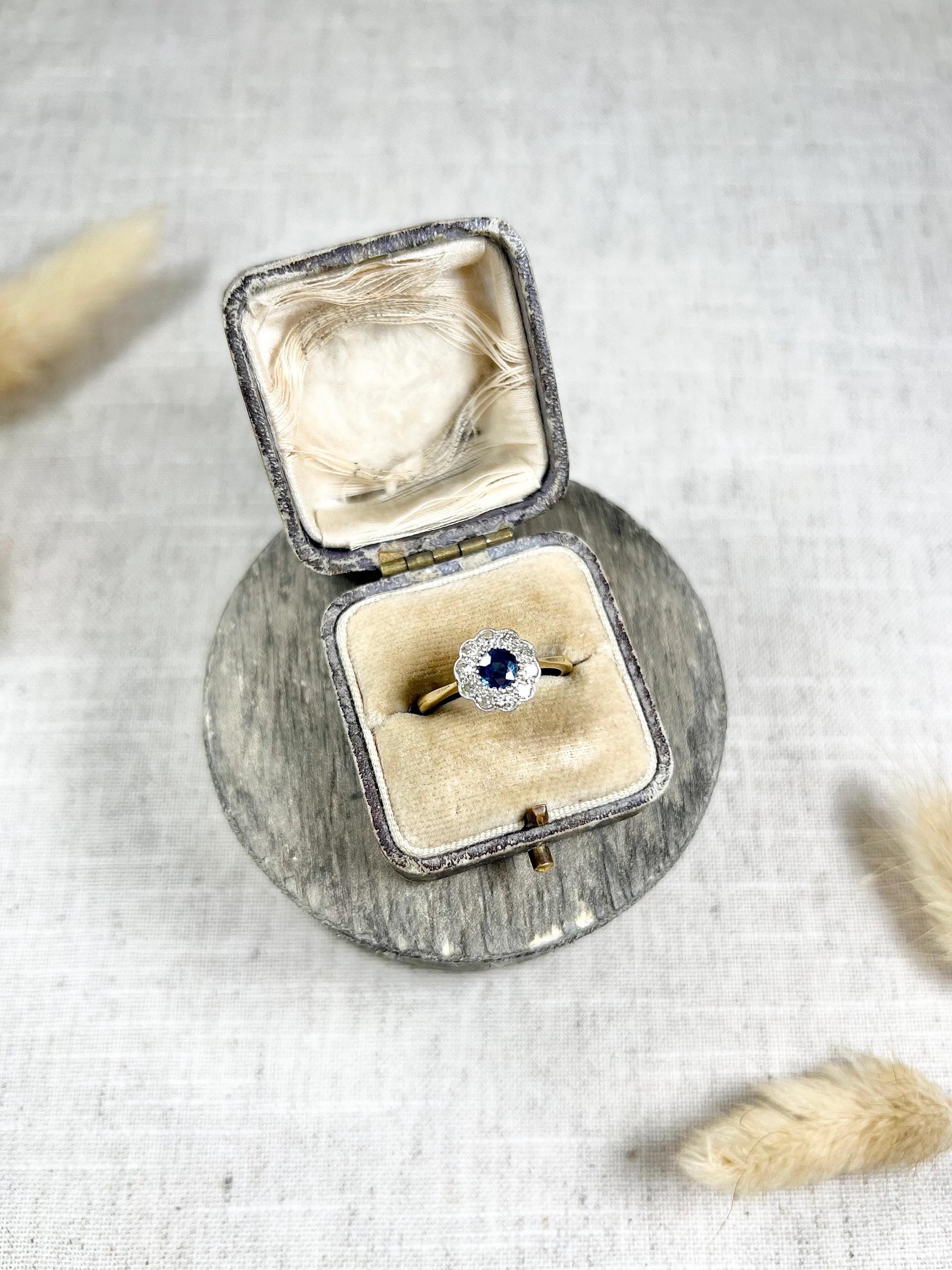 Antique 18ct Gold & Platinum Edwardian Sapphire & Diamond Daisy Cluster Ring For Sale 1