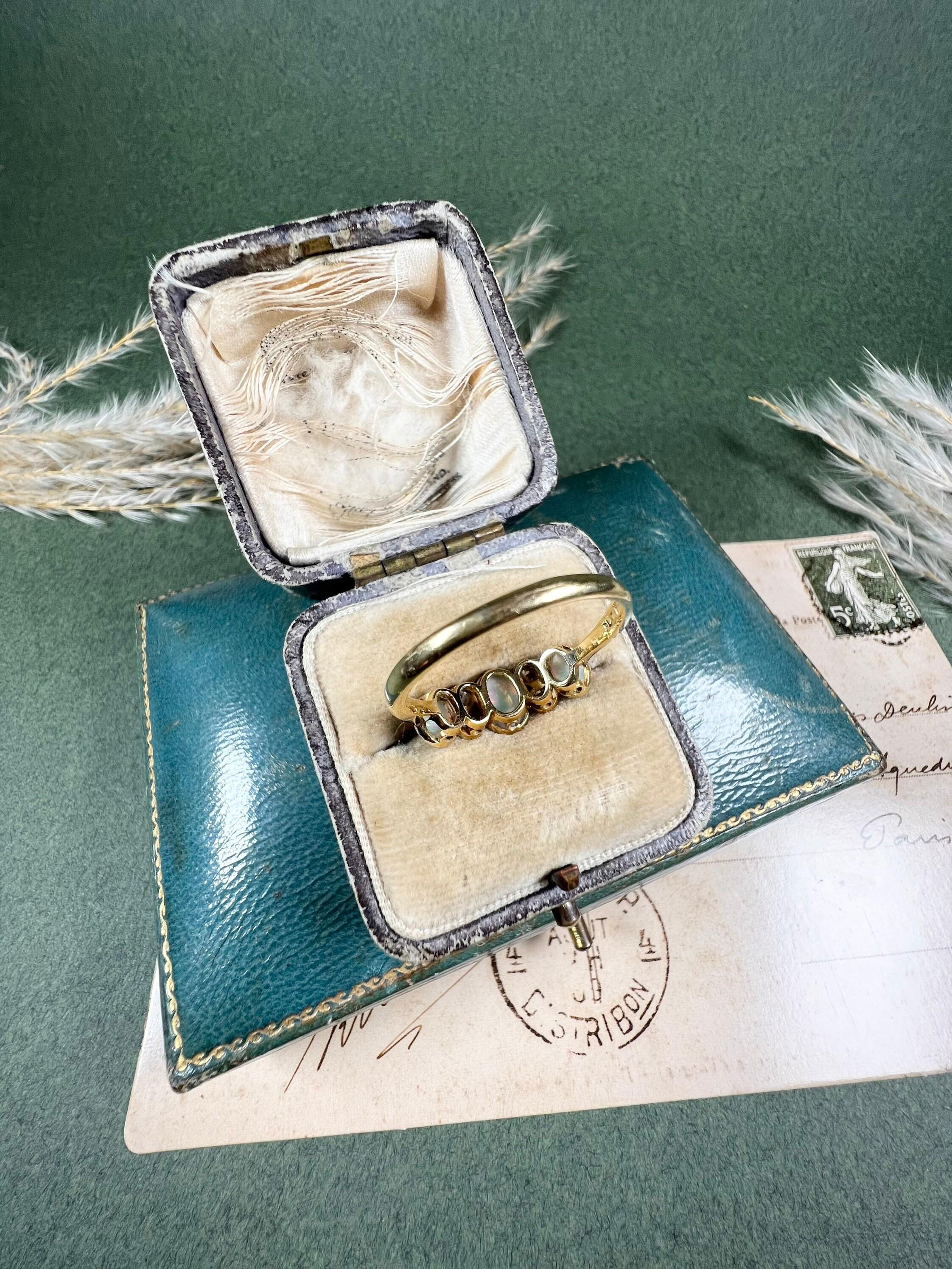 Women's or Men's Antique 18ct Gold & Platinum Opal Diamond Ring For Sale