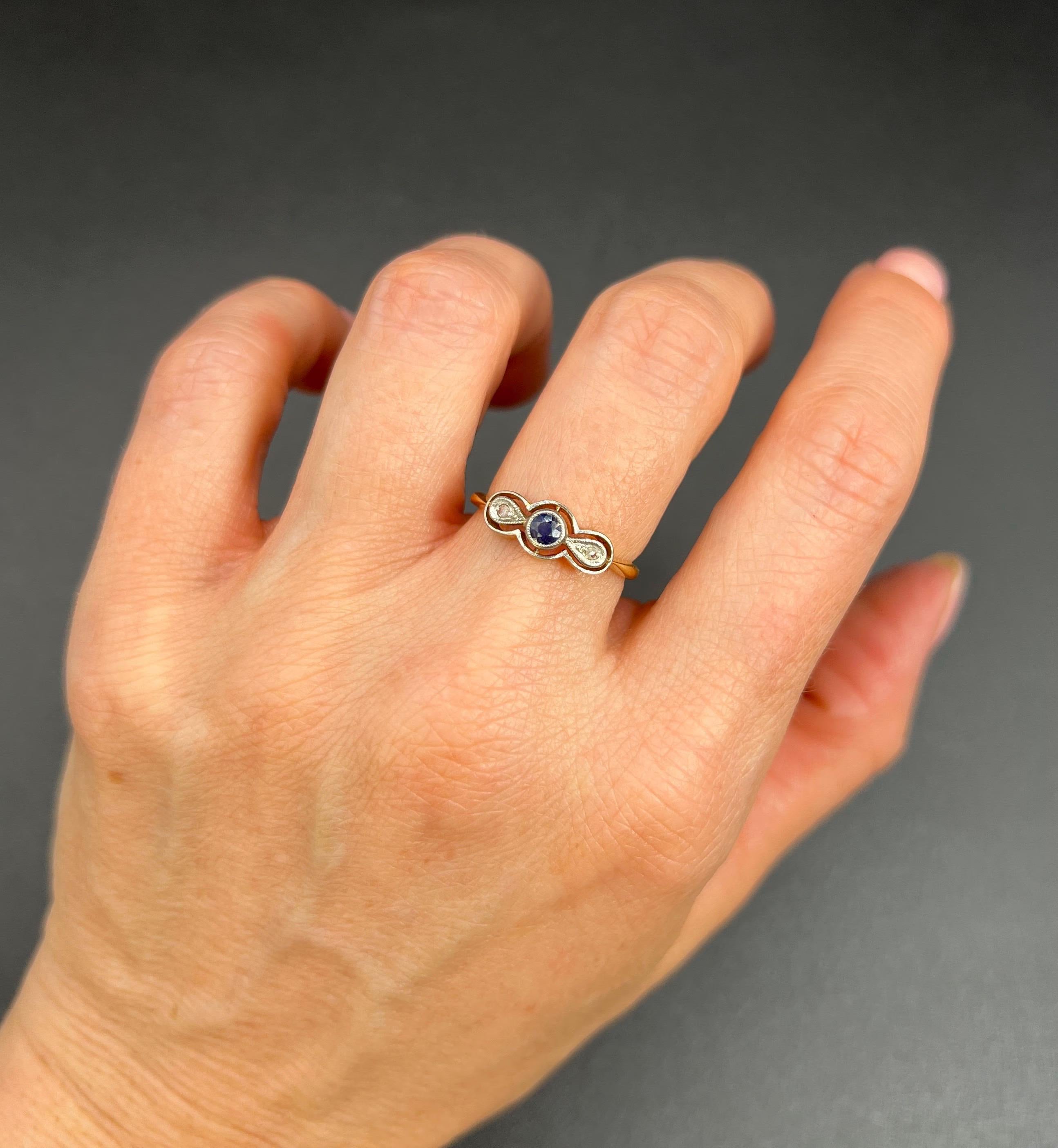 Anello antico con zaffiro e diamante 

oro 18ct

Circa 1910

Fai un salto indietro nel tempo con questo squisito anello di epoca edoardiana, realizzato in una splendida miscela di oro giallo 18ct e platino. Caratterizzato da uno splendido design a
