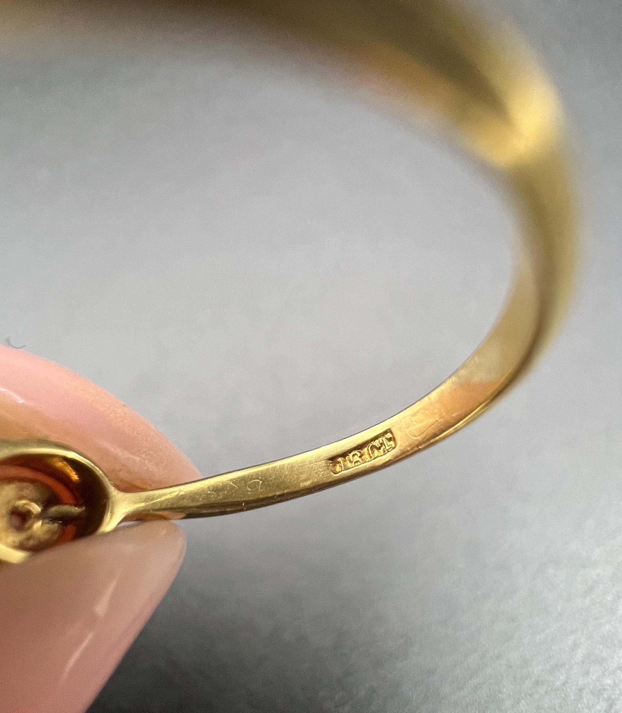 da uomo o donna Antico anello a forma di arco con tre pietre in oro 18ct e platino, zaffiri e diamanti in vendita
