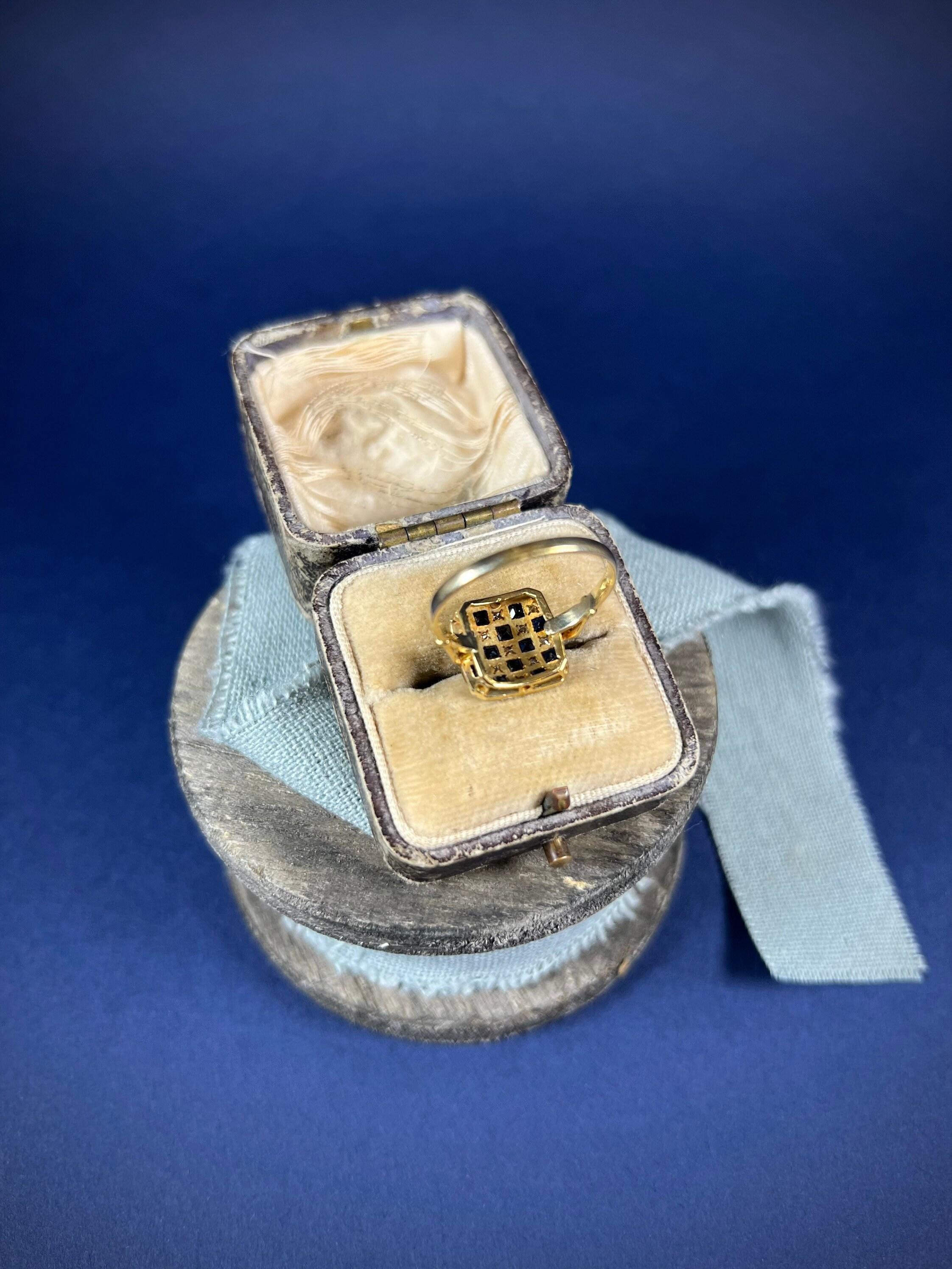 Antiker Chequerboard-Ring aus 18 Karat Gold & Platin mit Saphir und Diamant für Damen oder Herren im Angebot