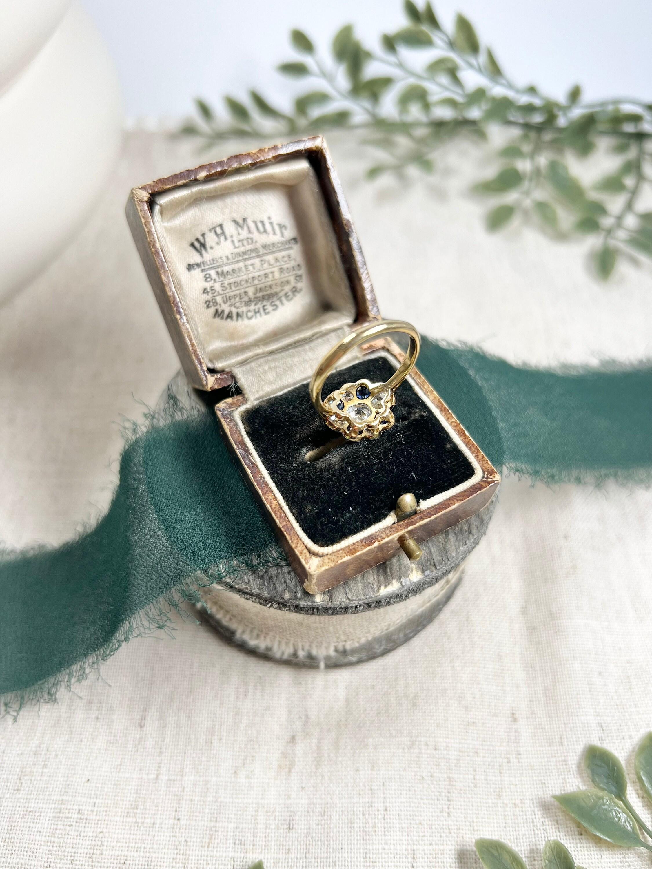 Women's or Men's Antique 18ct Gold & Platinum Sapphire Diamond Daisy Cluster Ring For Sale
