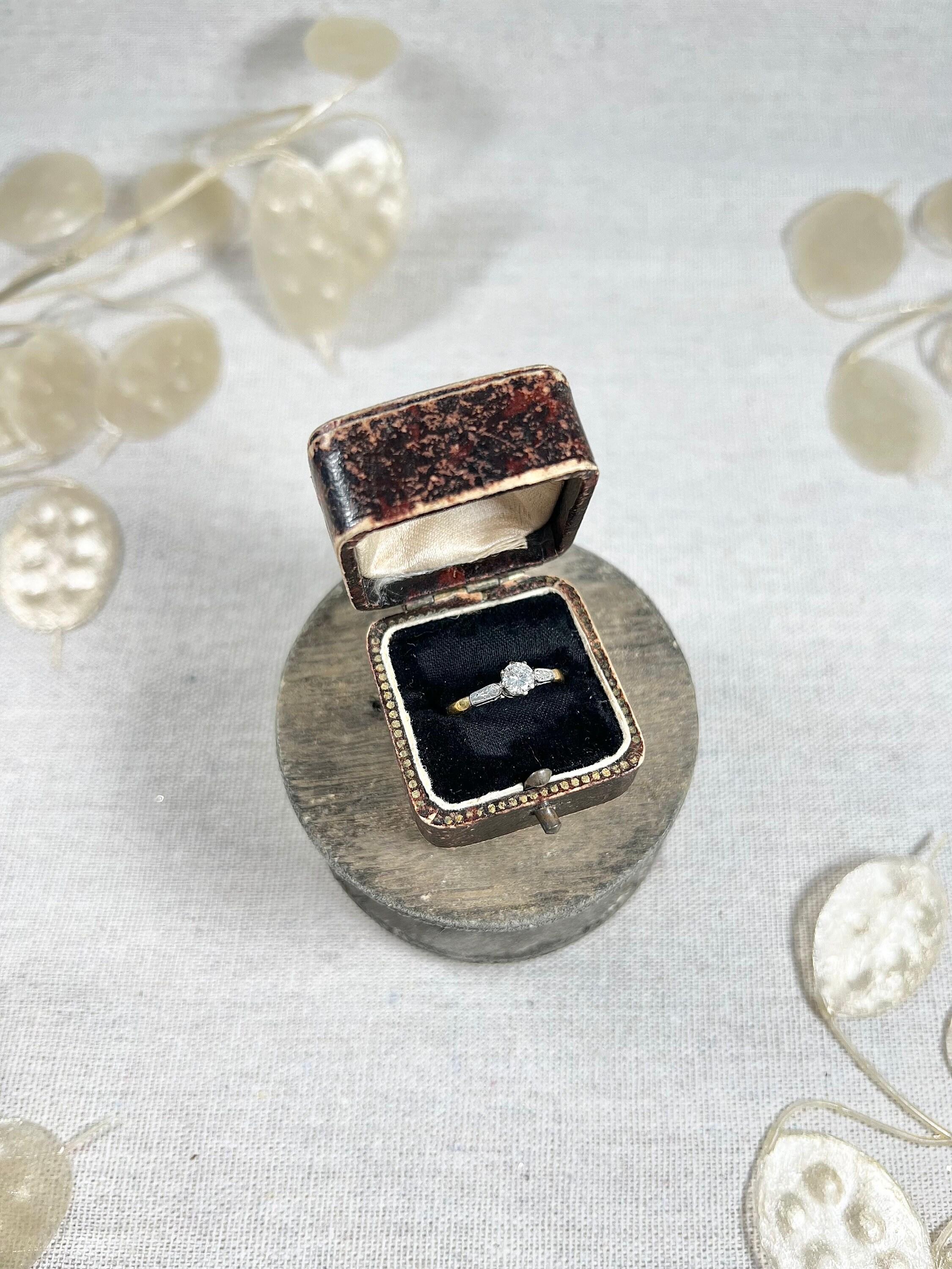 Antique 18ct Gold & Platinum Stamped, 1920s Single Stone Diamond Engagement Ring For Sale 4