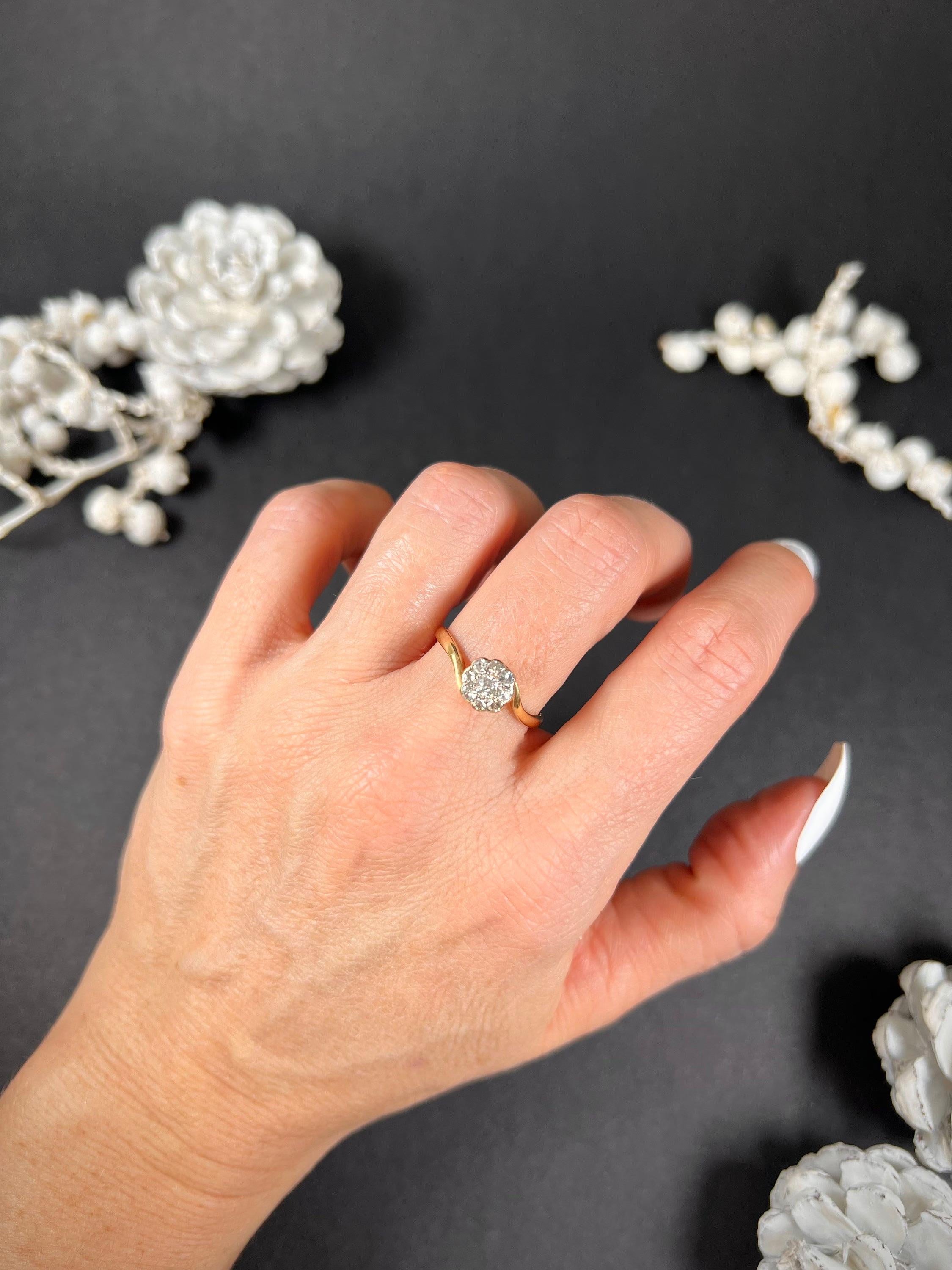 Antique 18ct Gold & Platinum Stamped, Edwardian Diamond Daisy Ring For Sale 5