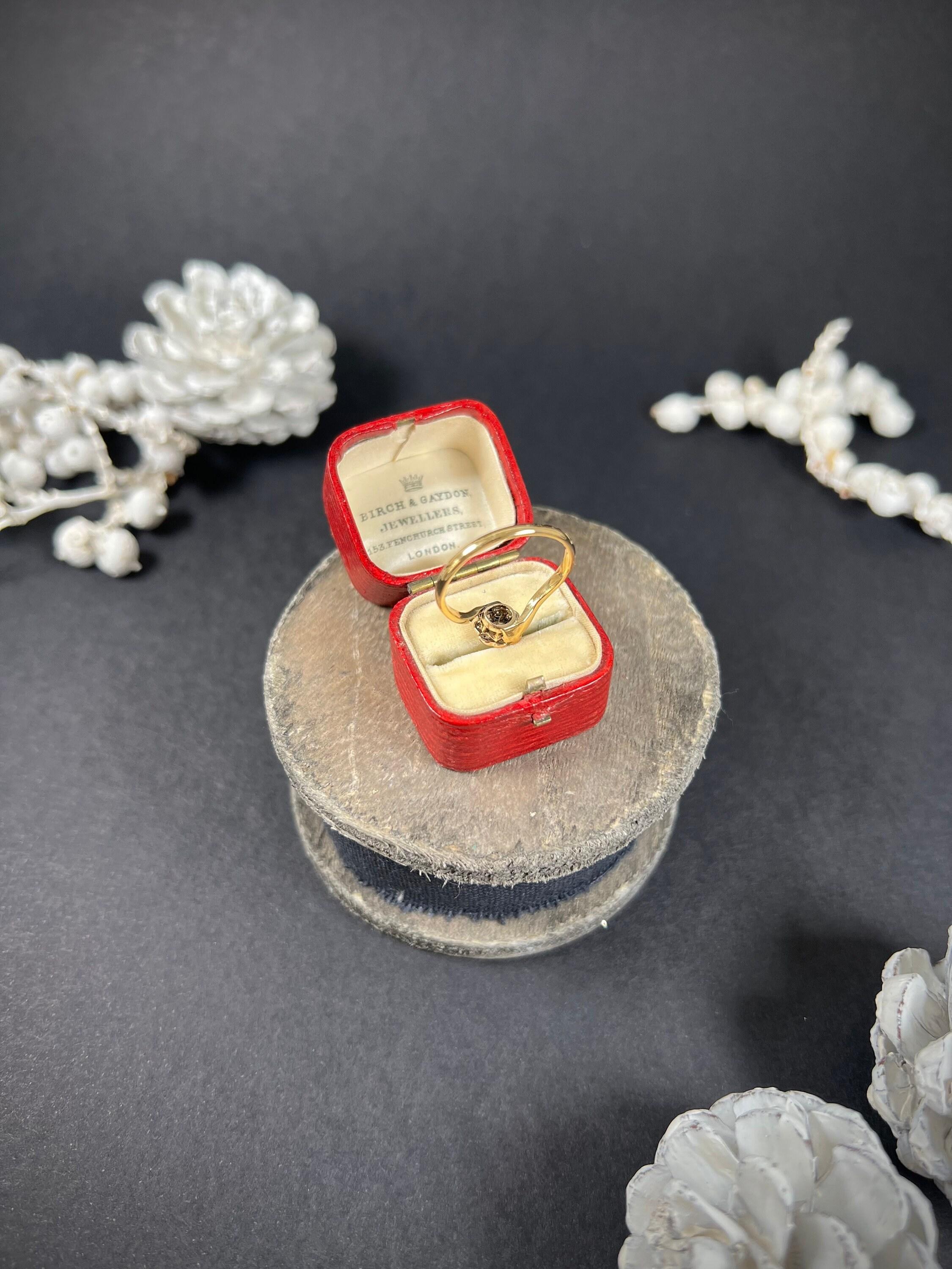 Antique 18ct Gold & Platinum Stamped, Edwardian Diamond Daisy Ring For Sale 6