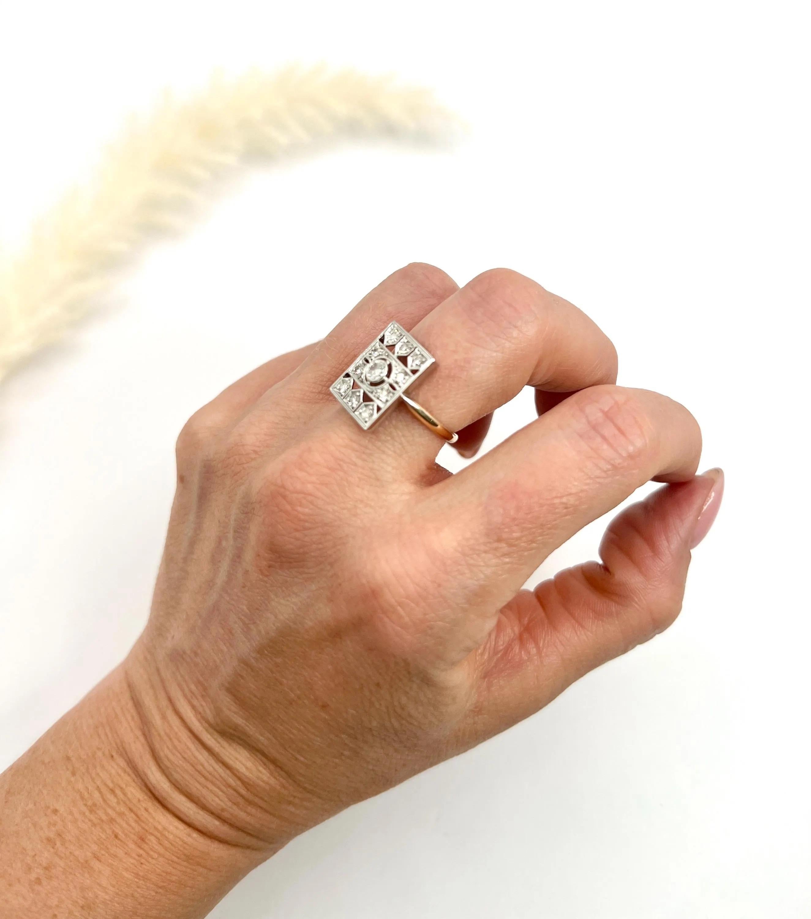 Bague ancienne en or 18ct et platine estampillé, bague de table à diamant de l'époque édouardienne en vente 4
