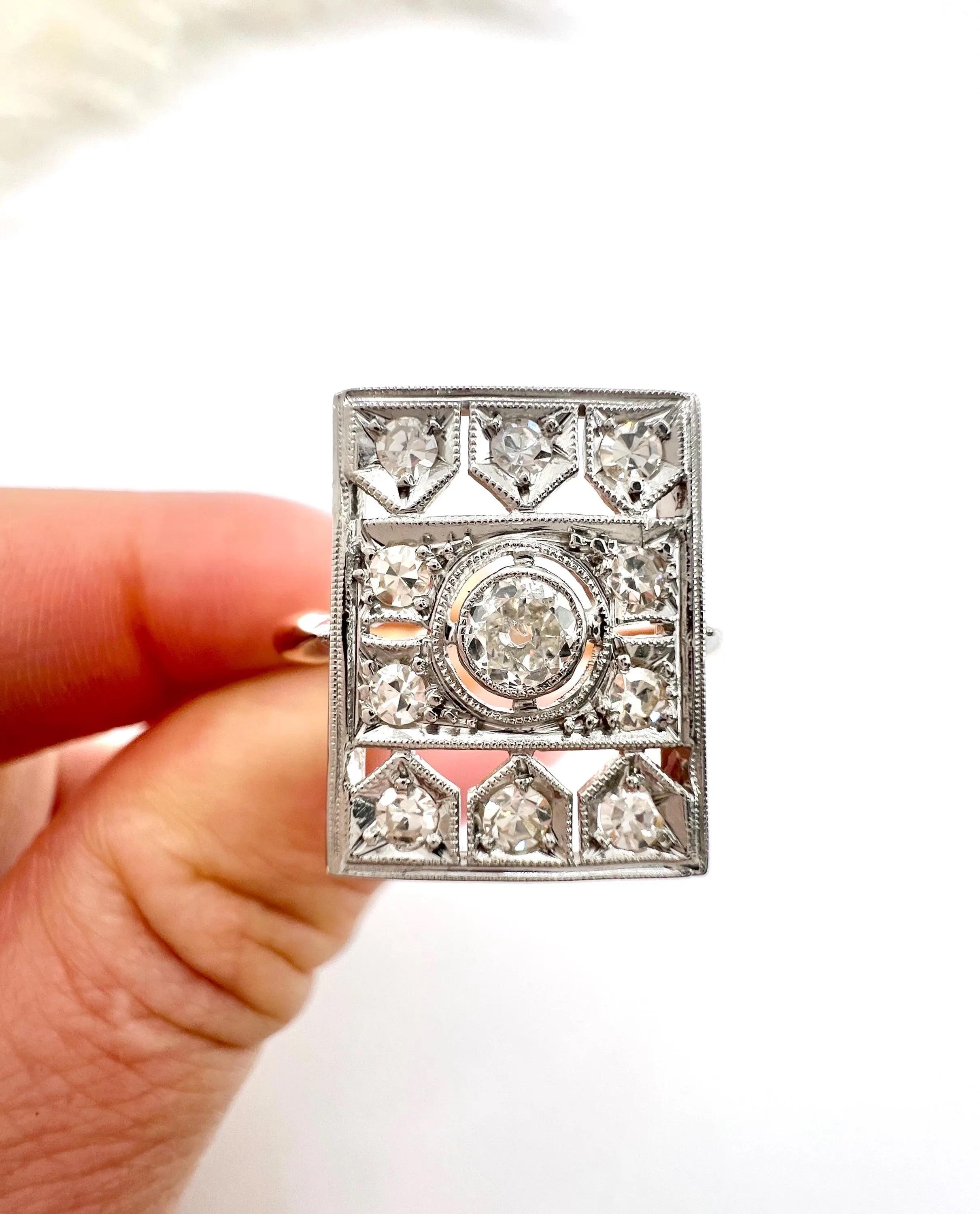 Bague ancienne en or 18ct et platine estampillé, bague de table à diamant de l'époque édouardienne en vente 2