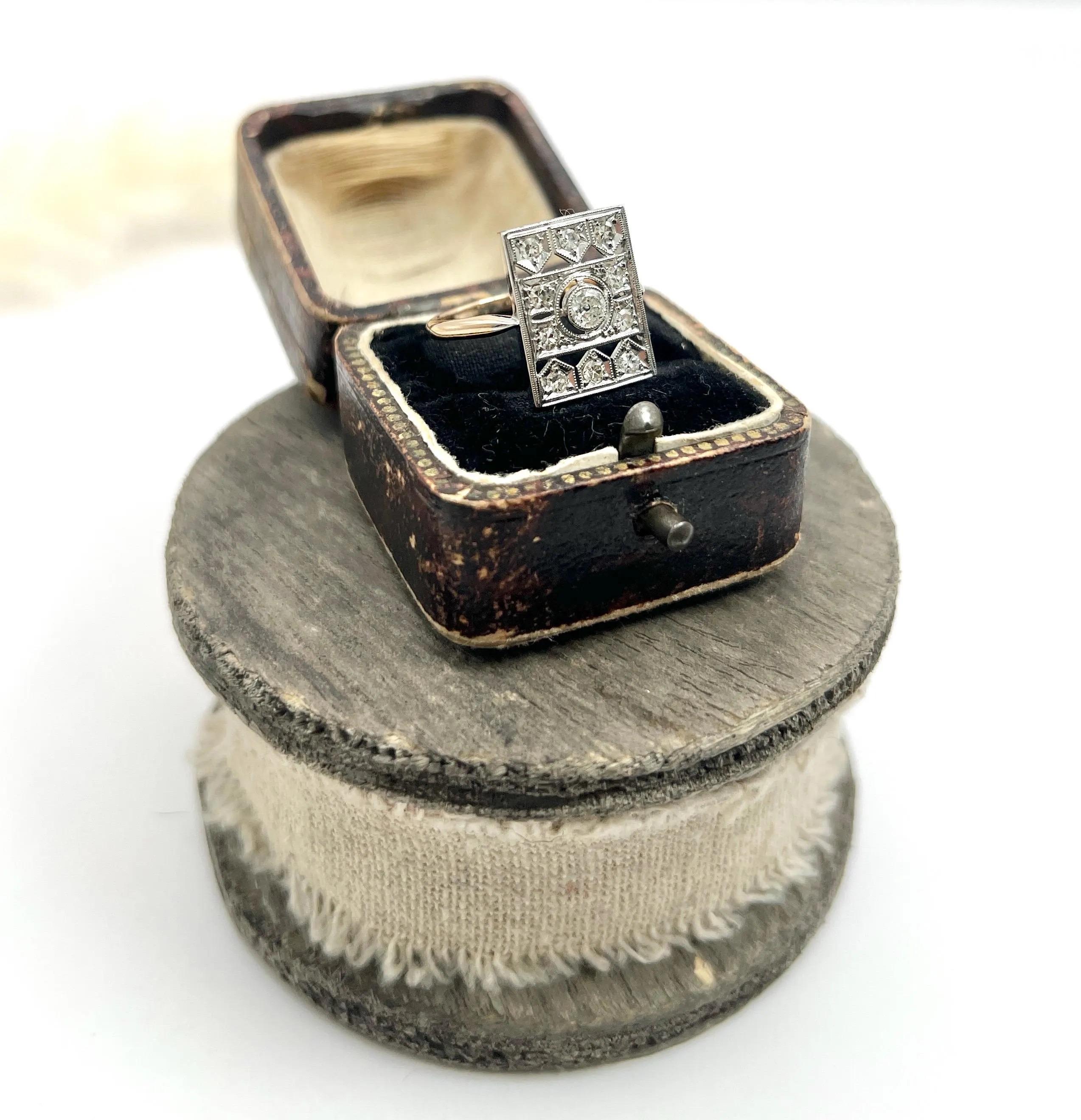 Bague ancienne en or 18ct et platine estampillé, bague de table à diamant de l'époque édouardienne en vente 3