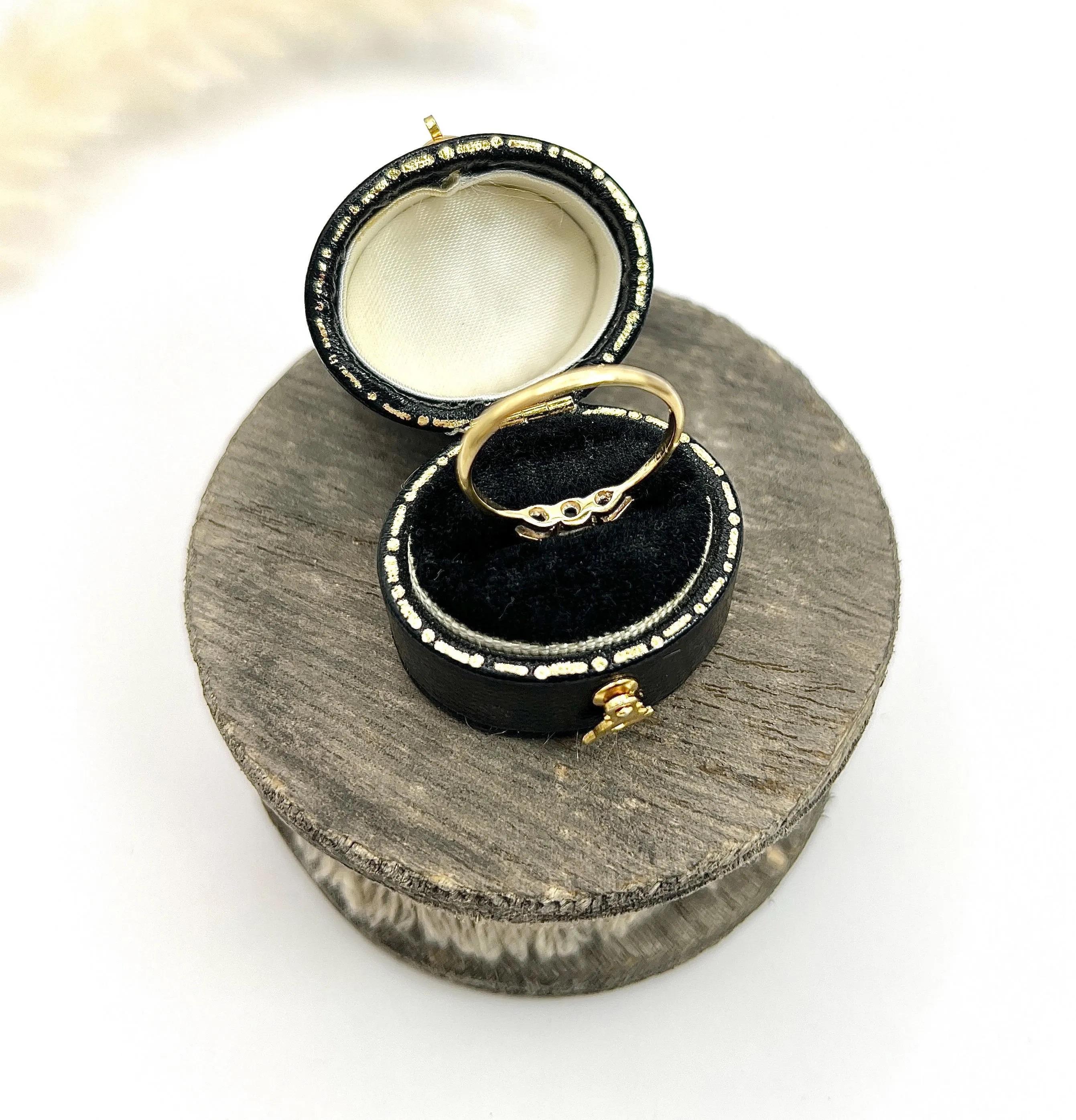 Antique 18ct Gold & Platinum Stamped, Edwardian era Diamond Three Stone Ring 4