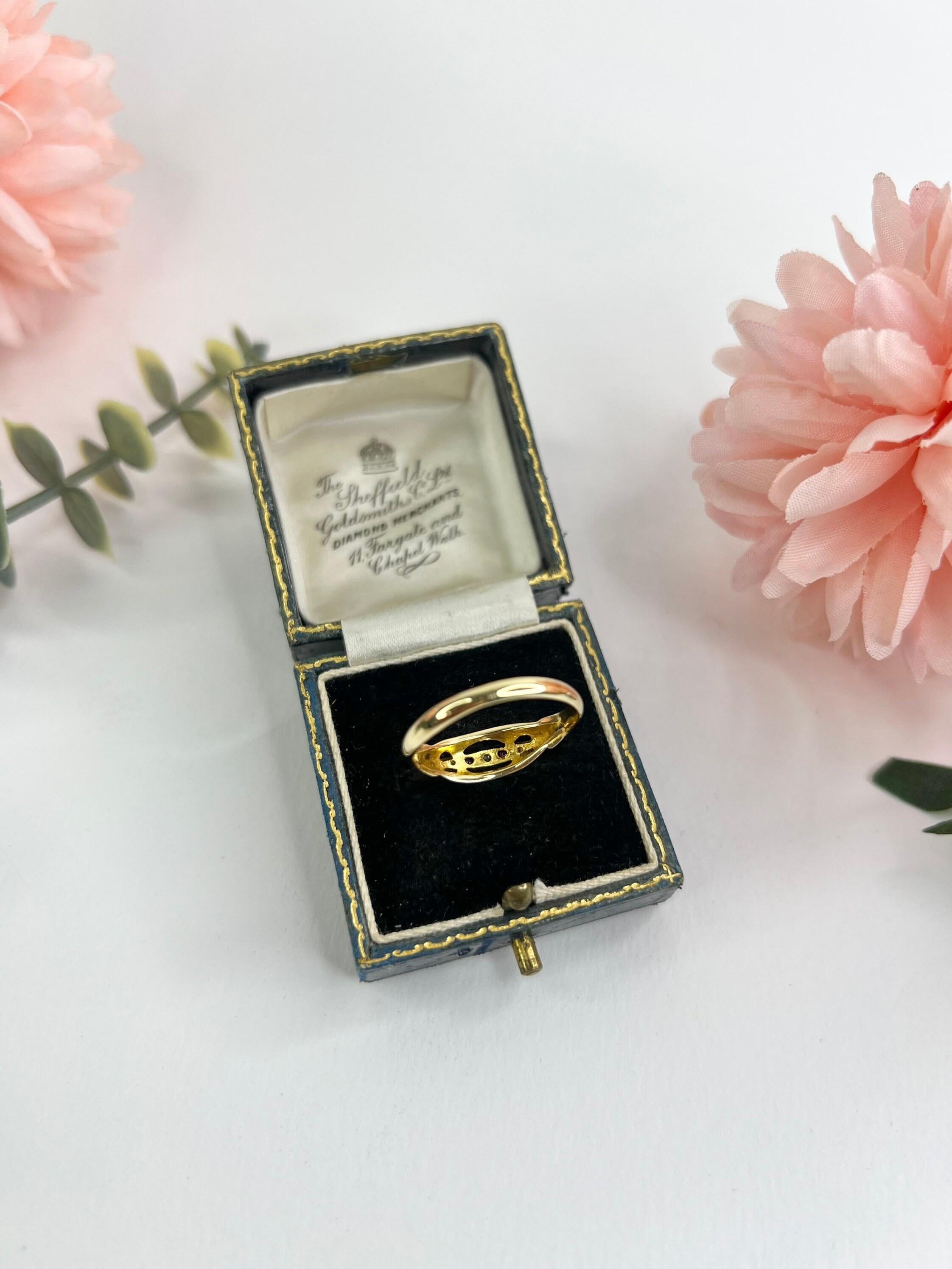 Women's or Men's Antique 18ct Gold Ruby & Diamond Boat Shaped Ring Hallmarked Birmingham 1920