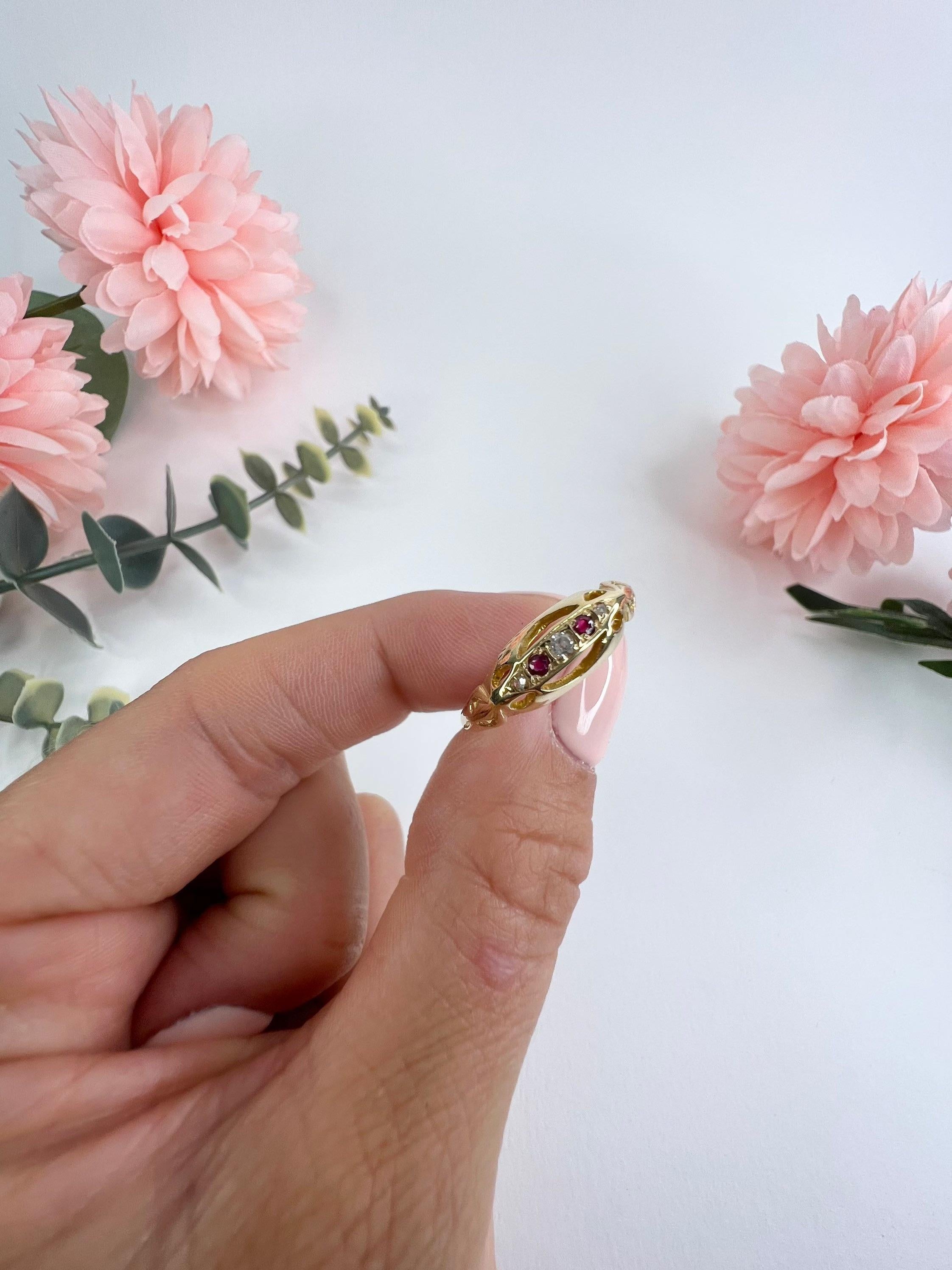 Antique 18ct Gold Ruby & Diamond Boat Shaped Ring Hallmarked Birmingham 1920 1