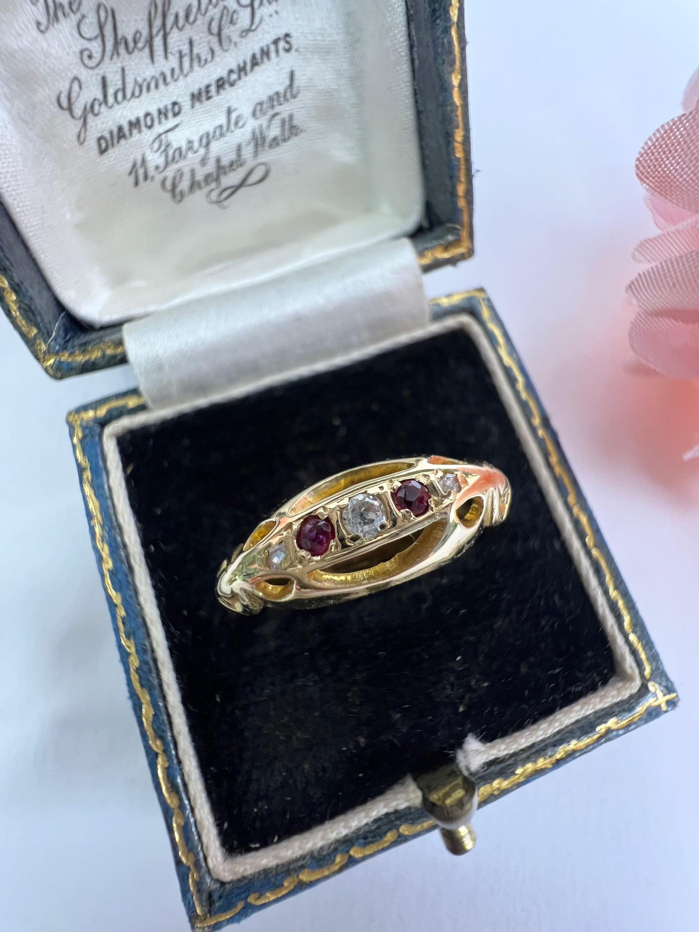 Antique 18ct Gold Ruby & Diamond Boat Shaped Ring Hallmarked Birmingham 1920 3
