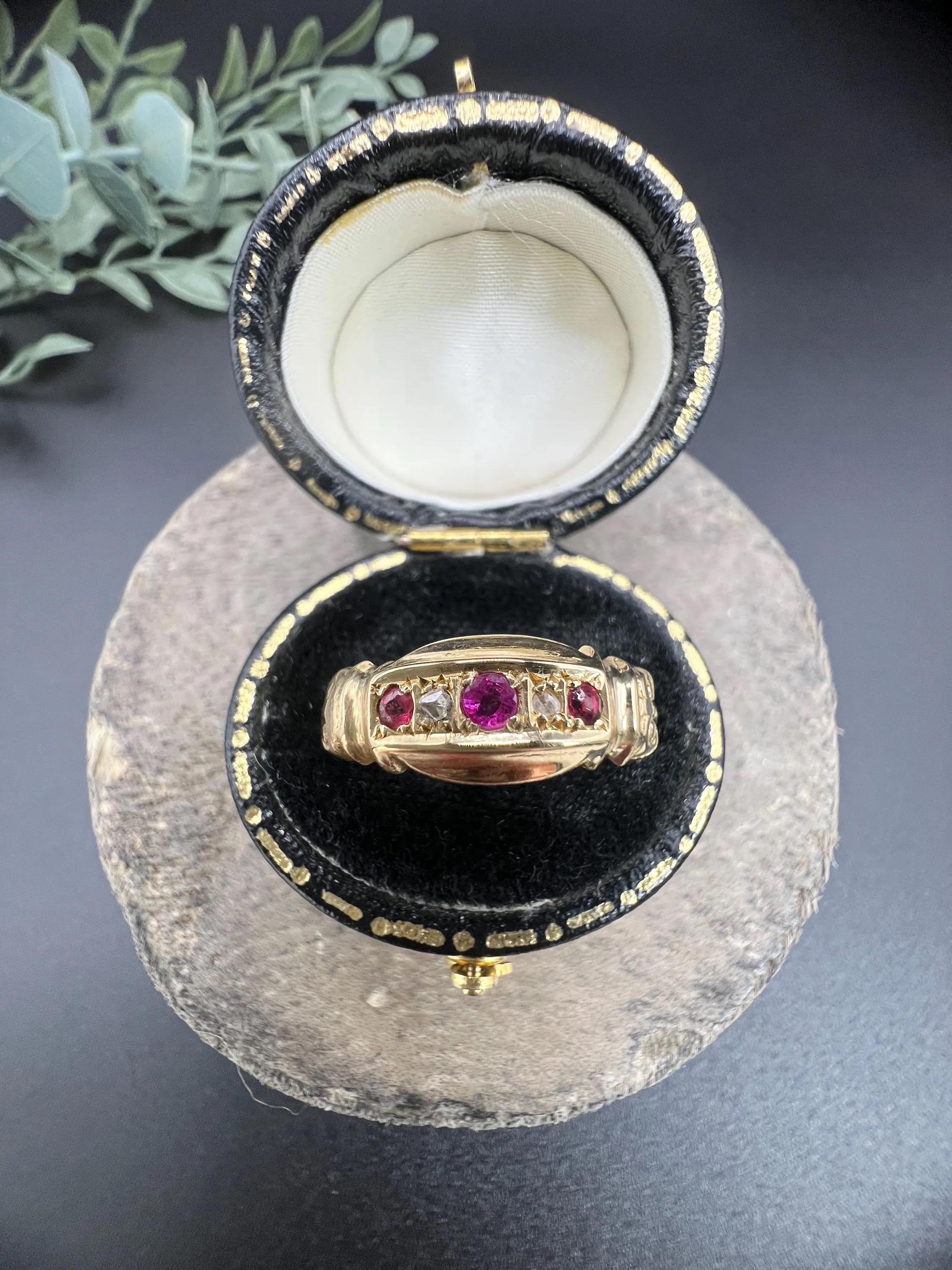 Antique 18ct Gold, Ruby & Diamond Five Stone Ring, Hallmarked Chester 1918 For Sale 2
