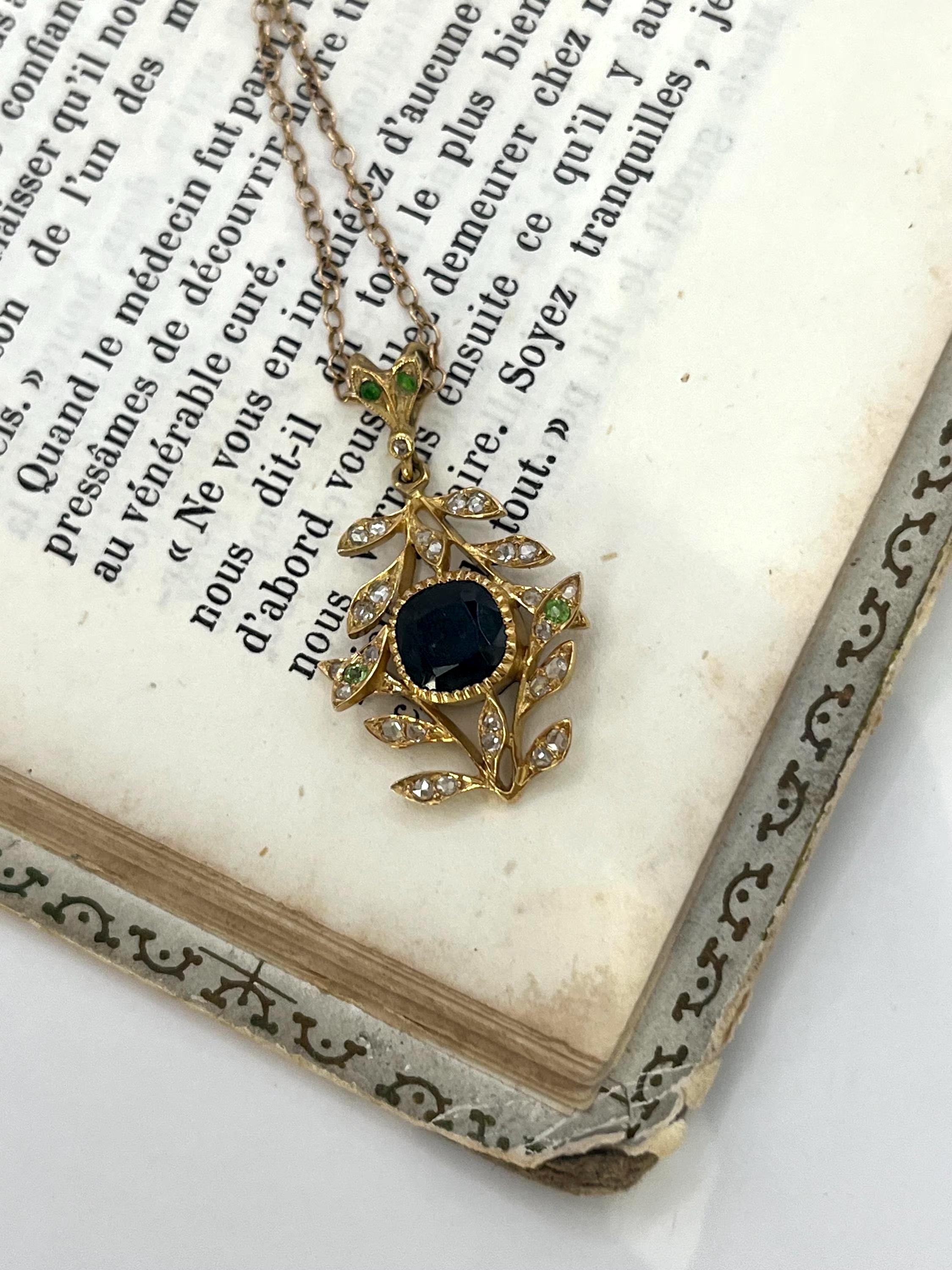 Pendentif ancien en or 18ct, saphir, diamant et grenat démantoïde, Circa 1880 en vente 4