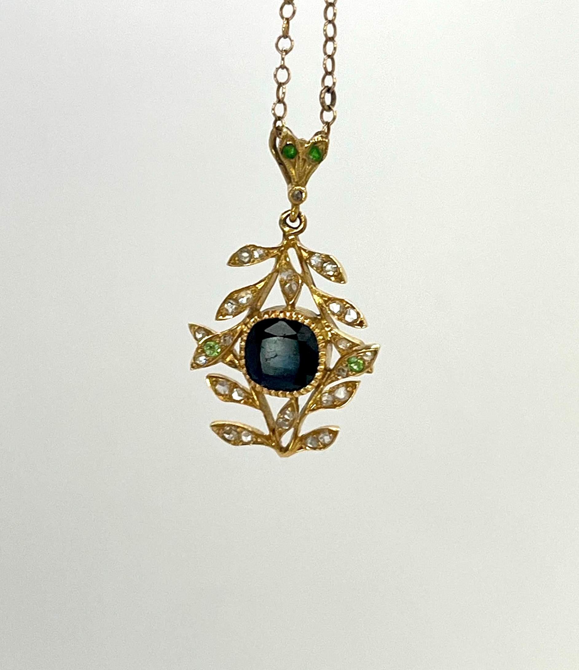 Pendentif ancien en or 18ct, saphir, diamant et grenat démantoïde, Circa 1880 en vente 6