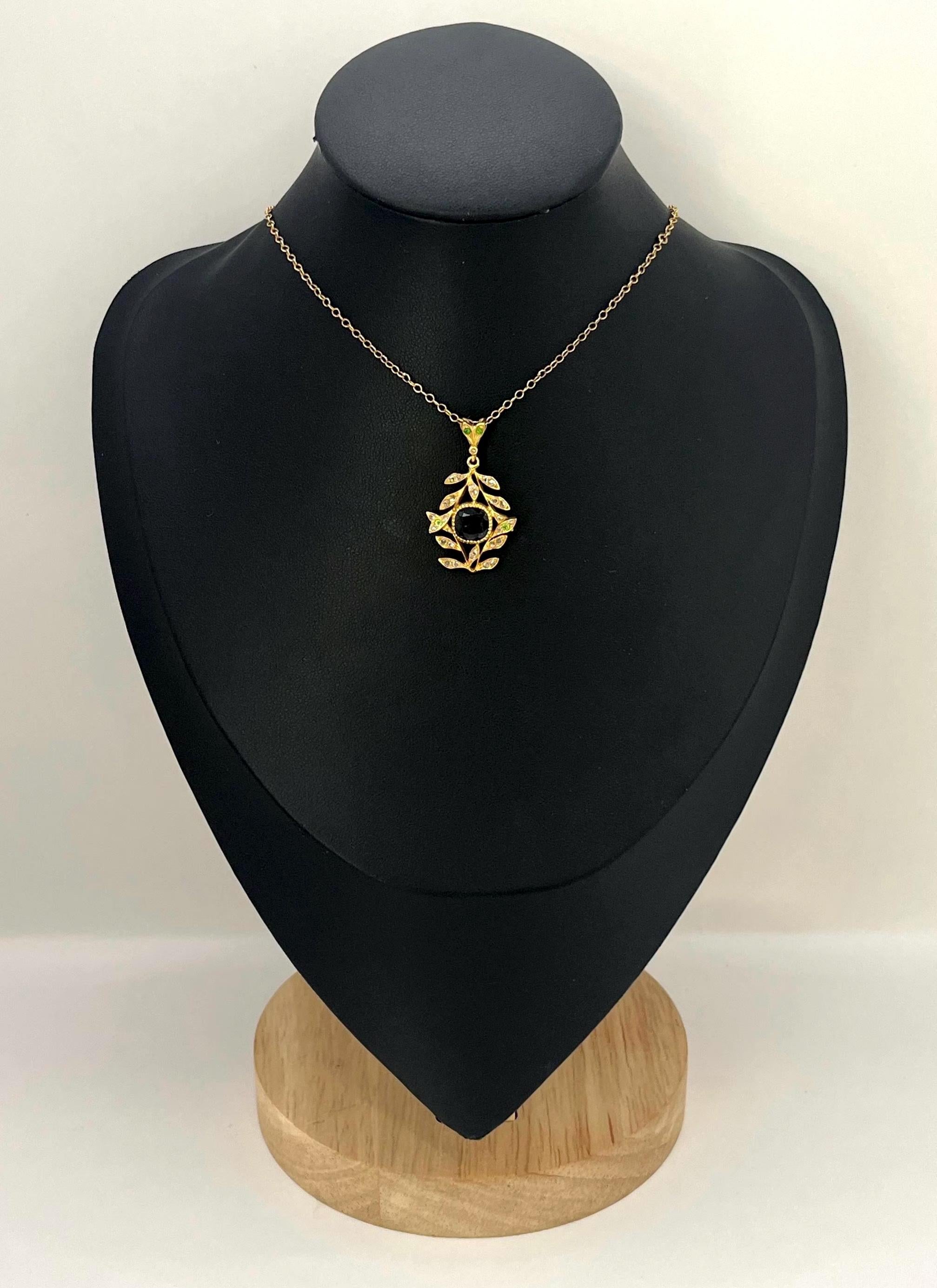 Victorien Pendentif ancien en or 18ct, saphir, diamant et grenat démantoïde, Circa 1880 en vente