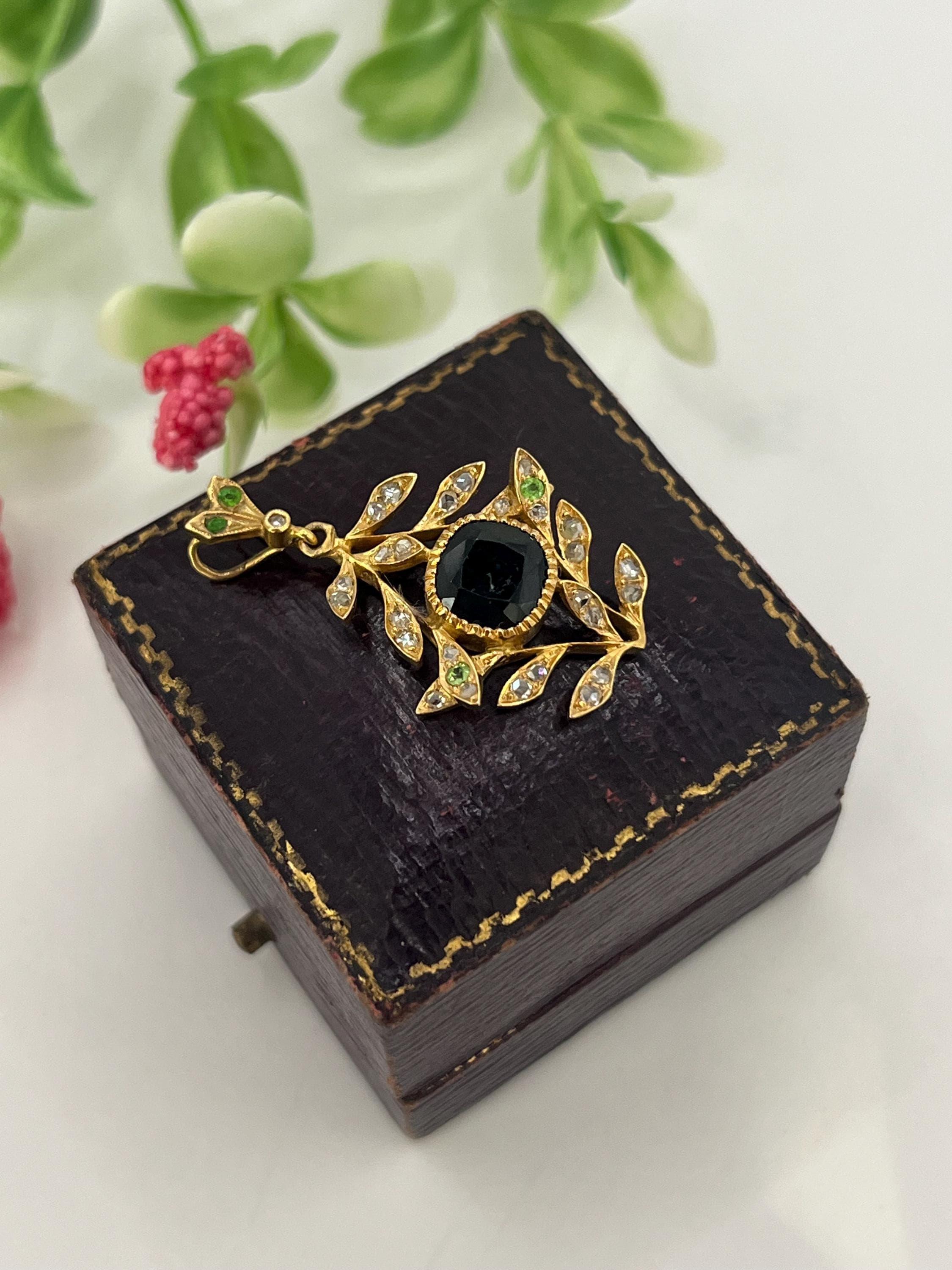 Pendentif ancien en or 18ct, saphir, diamant et grenat démantoïde, Circa 1880 Bon état - En vente à Brighton, GB