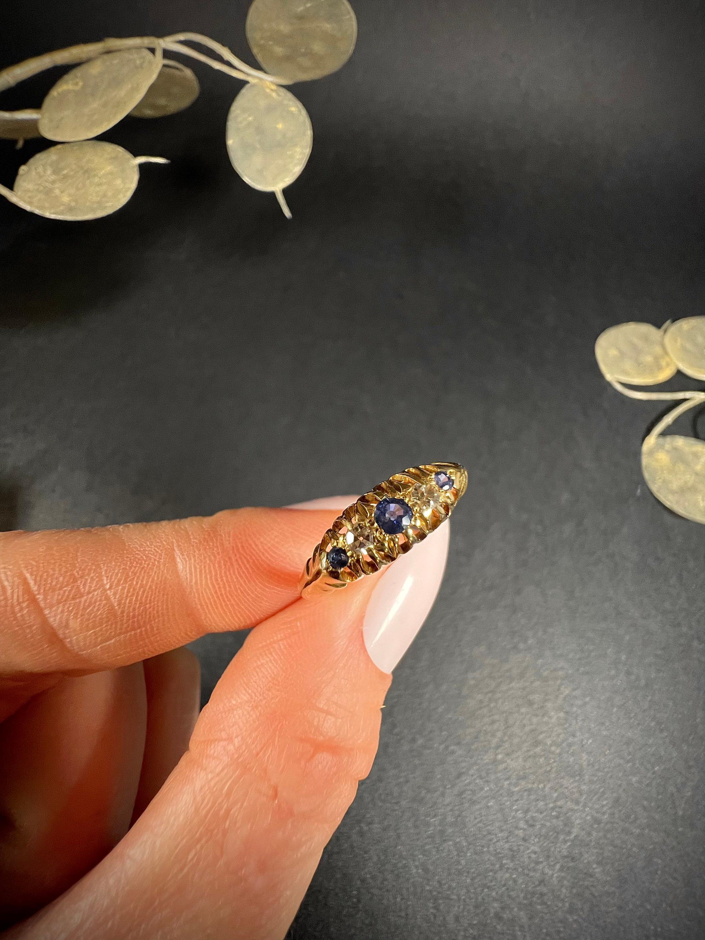 Édouardien Bague ancienne en or 18 carats, saphir et diamants en vente