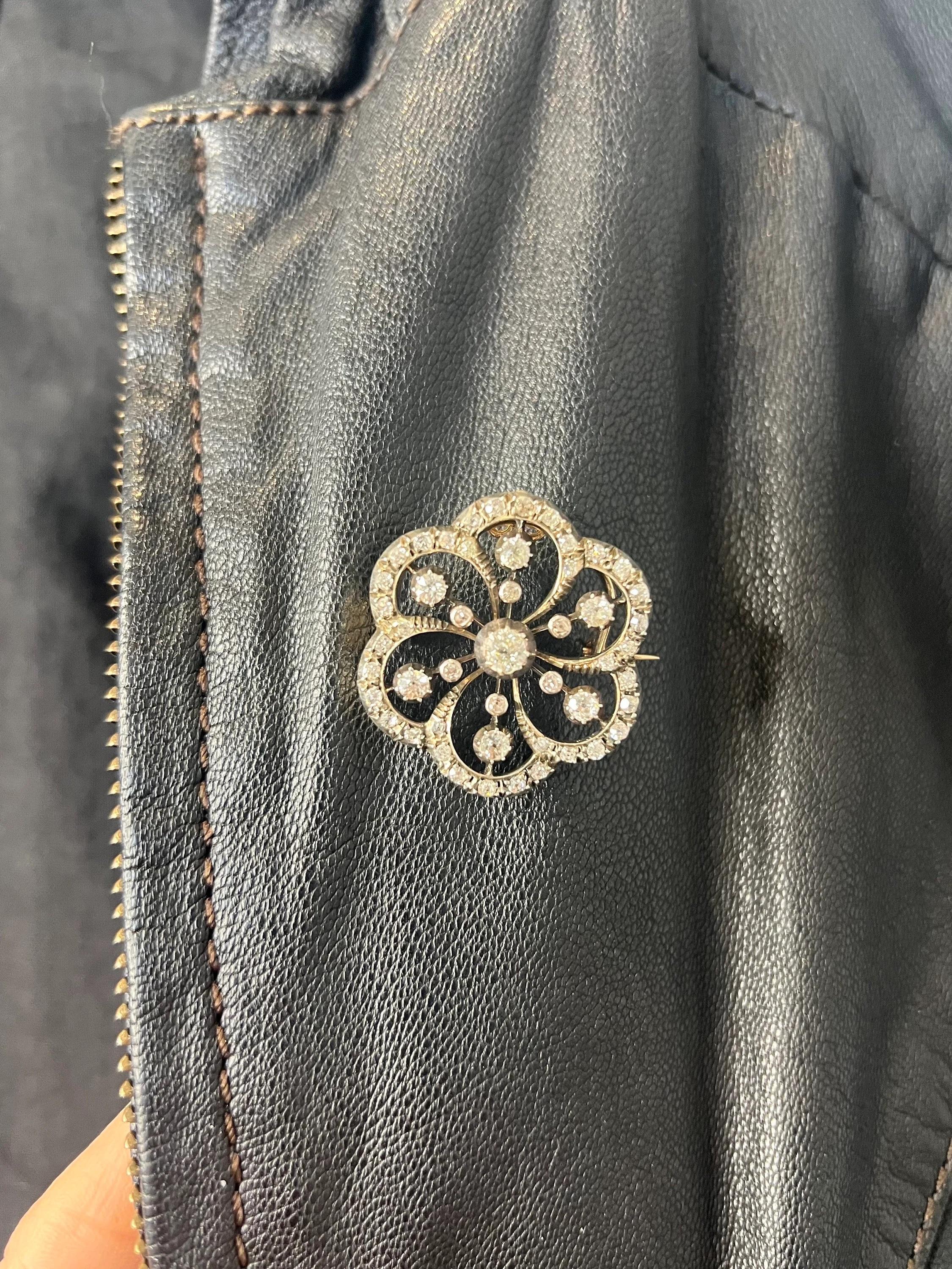 Antique 18ct Gold & Silver, Early Victorian Diamond Flower Pendant/Brooch In Good Condition For Sale In Brighton, GB