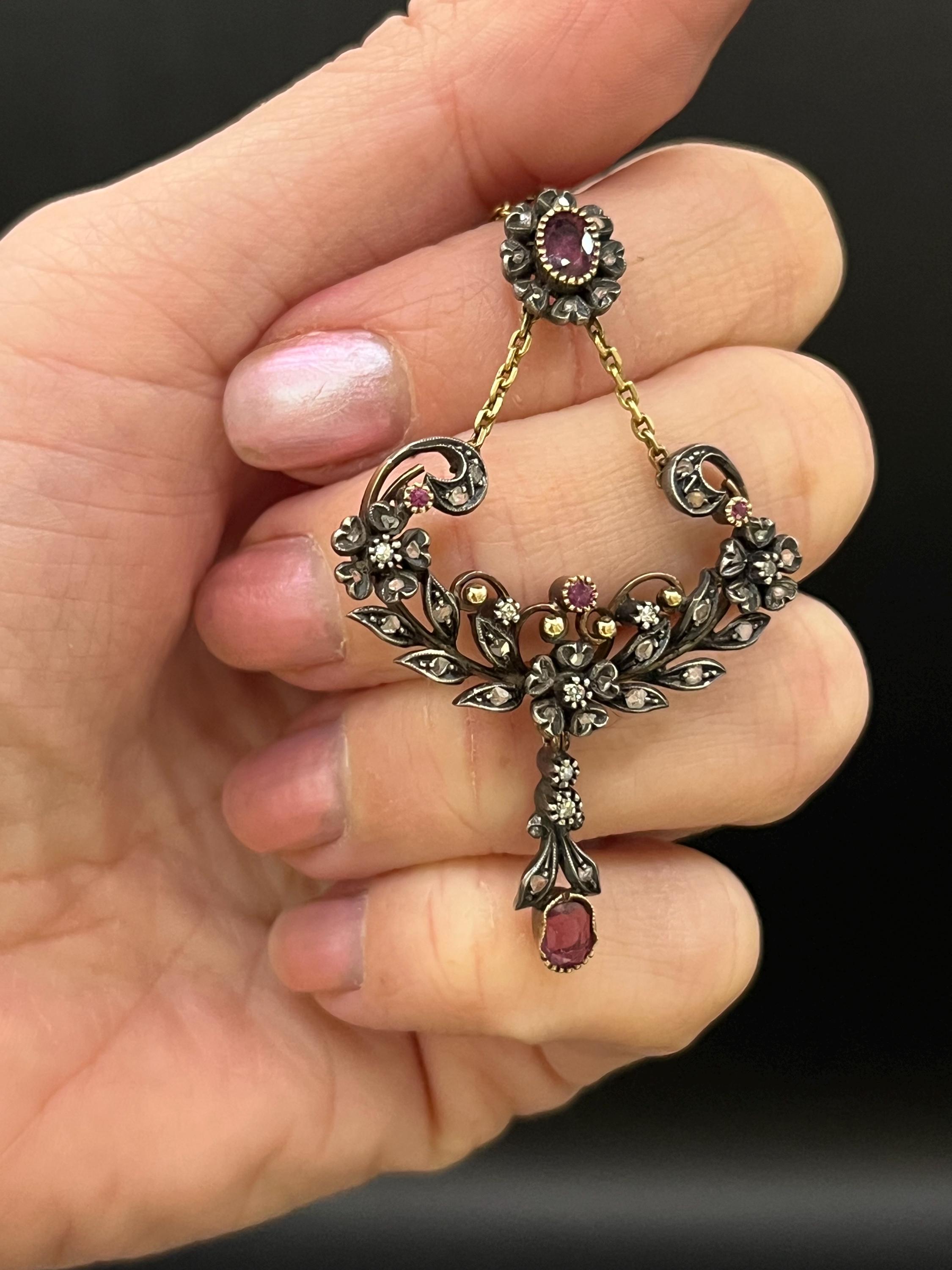 Antico pendente floreale vittoriano in oro e argento 18ct con diamanti e rubini, CIRCA 1900 in vendita 4