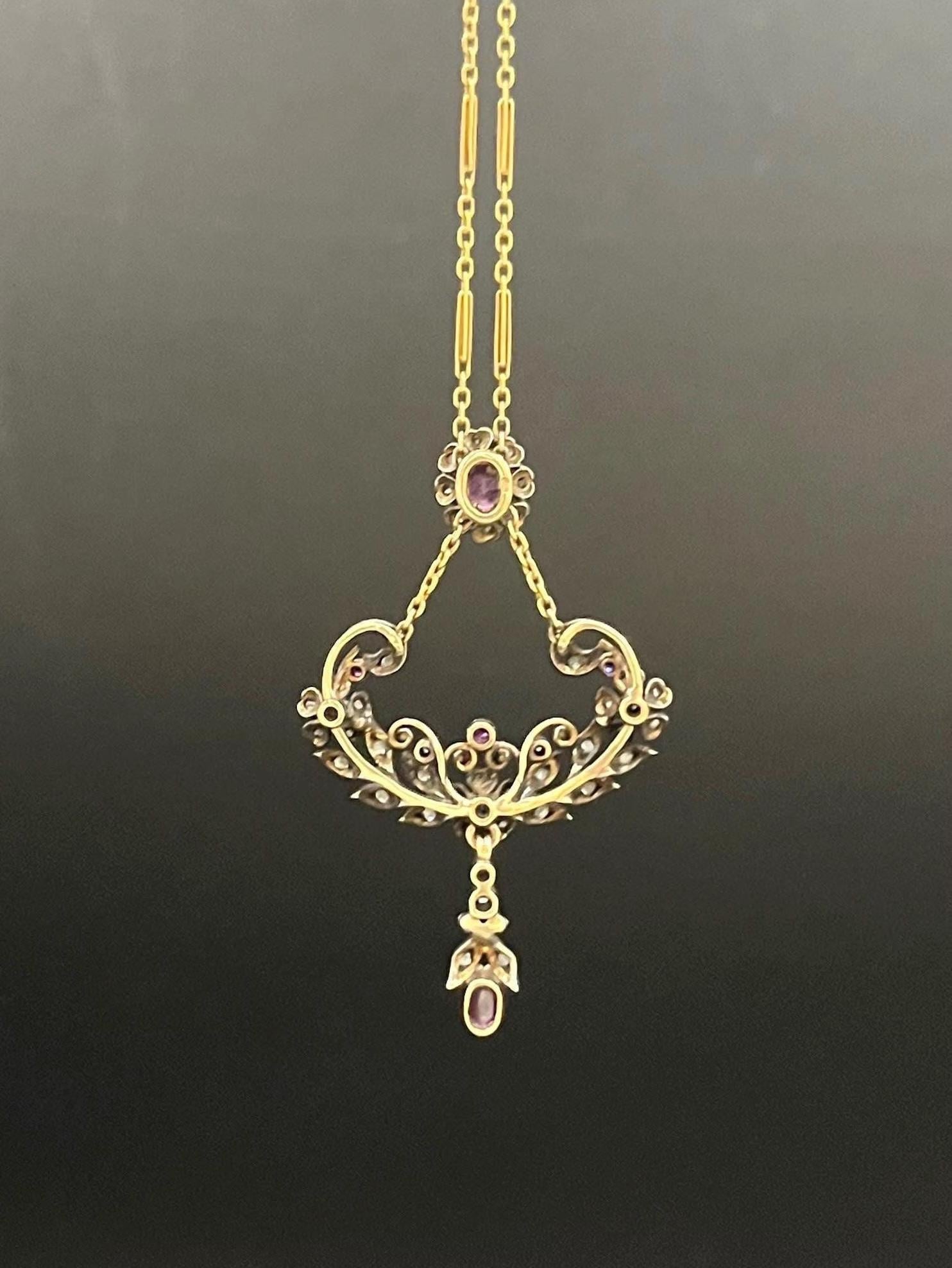 Edoardiano Antico pendente floreale vittoriano in oro e argento 18ct con diamanti e rubini, CIRCA 1900 in vendita